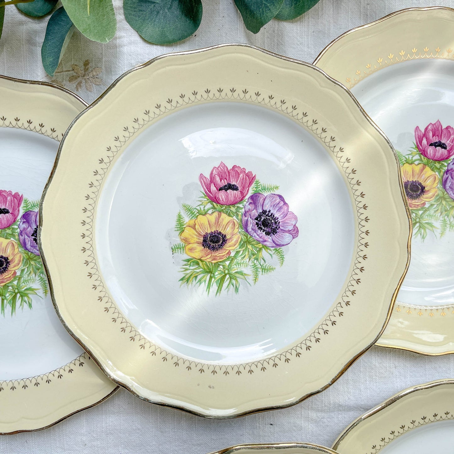 6 Assiettes plates en porcelaine vintage motif fleuri blanche jaune doré L'Amandinoise "Coopélia" -Vaisselle vintage fleurie