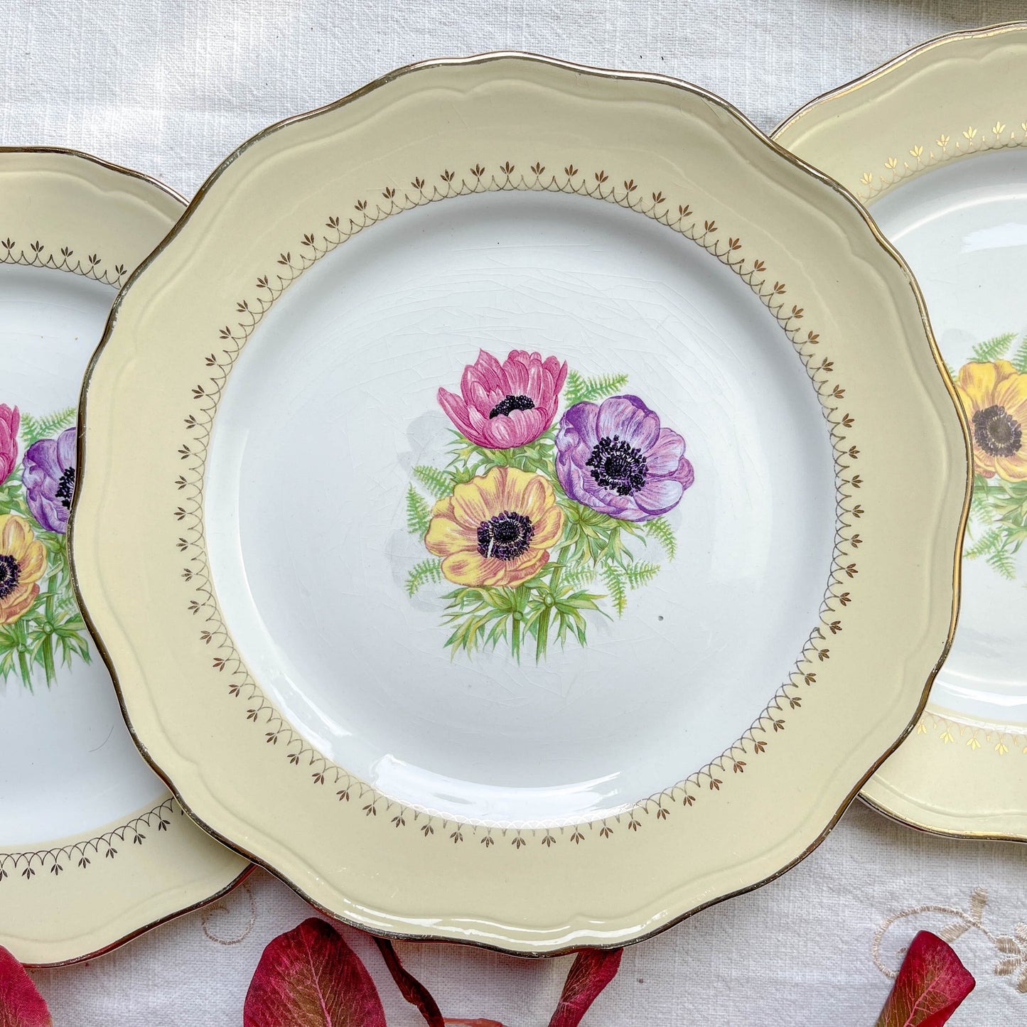 6 Assiettes plates en porcelaine vintage motif fleuri blanche jaune doré L'Amandinoise "Coopélia" -Vaisselle vintage fleurie