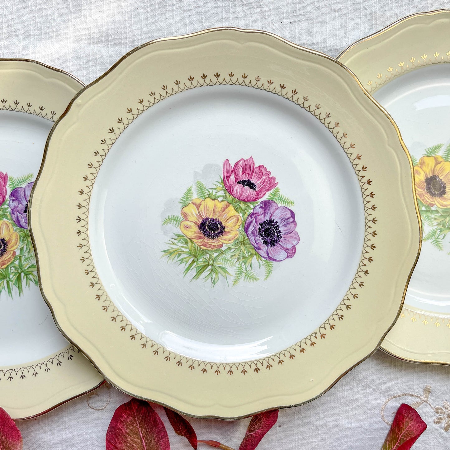 6 Assiettes plates en porcelaine vintage motif fleuri blanche jaune doré L'Amandinoise "Coopélia" -Vaisselle vintage fleurie