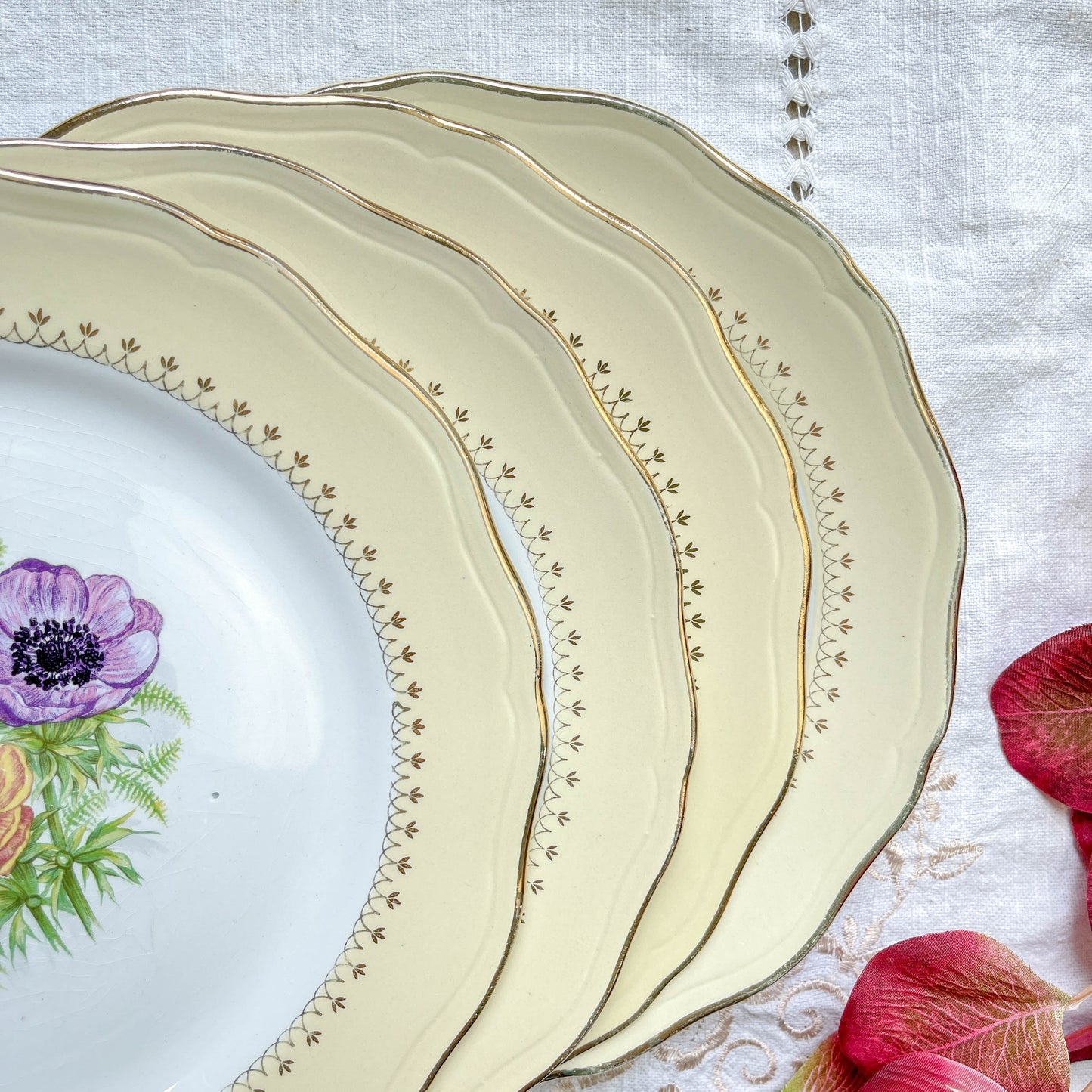 6 Assiettes plates en porcelaine vintage motif fleuri blanche jaune doré L'Amandinoise "Coopélia" -Vaisselle vintage fleurie