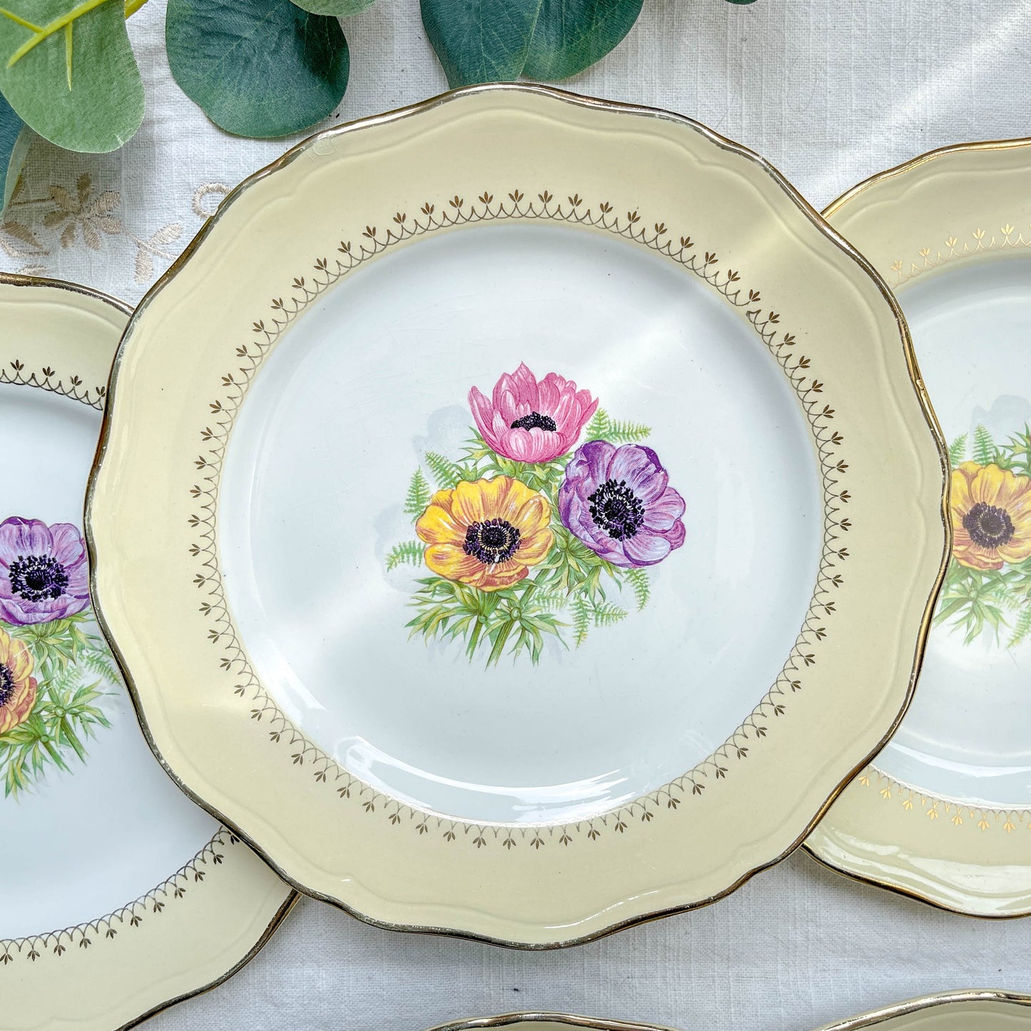 6 Assiettes plates en porcelaine vintage motif fleuri blanche jaune doré L'Amandinoise "Coopélia" -Vaisselle vintage fleurie