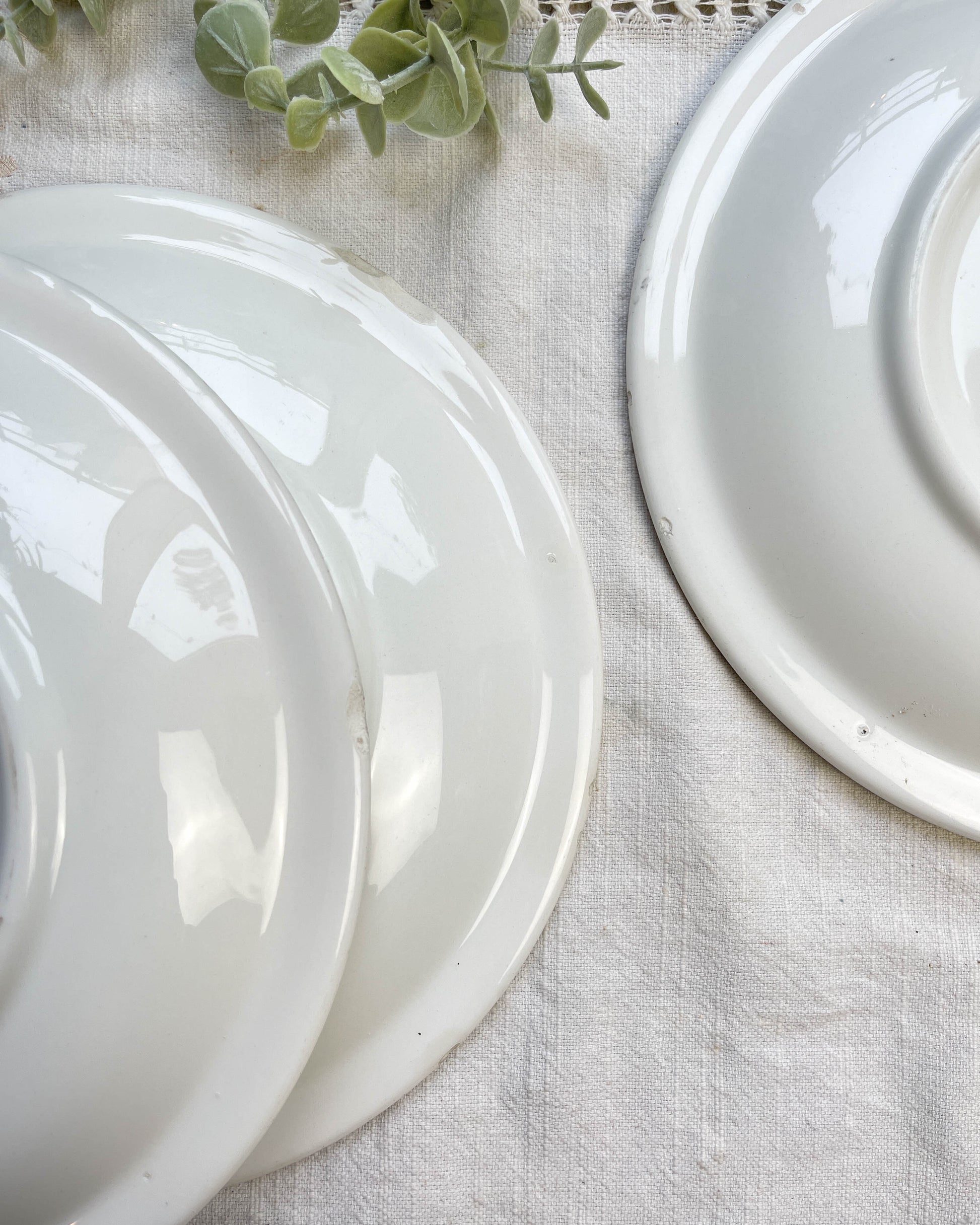3 Assiettes en faïence Italienne mouchetée noir et blanc