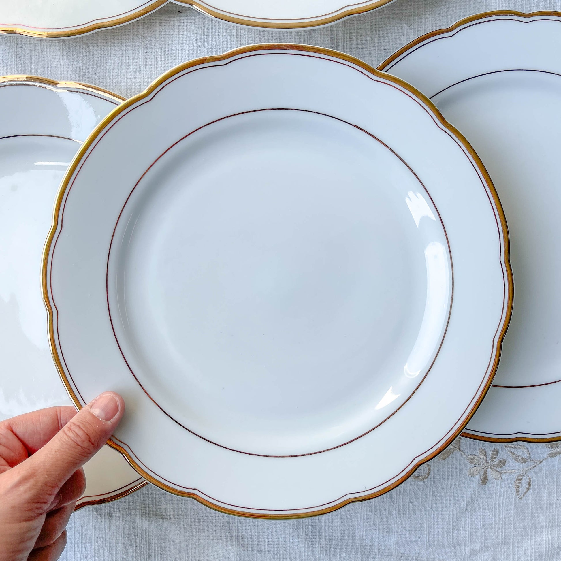 Assiettes plates vintage en porcelaine blanche et doré Kahla Gbr