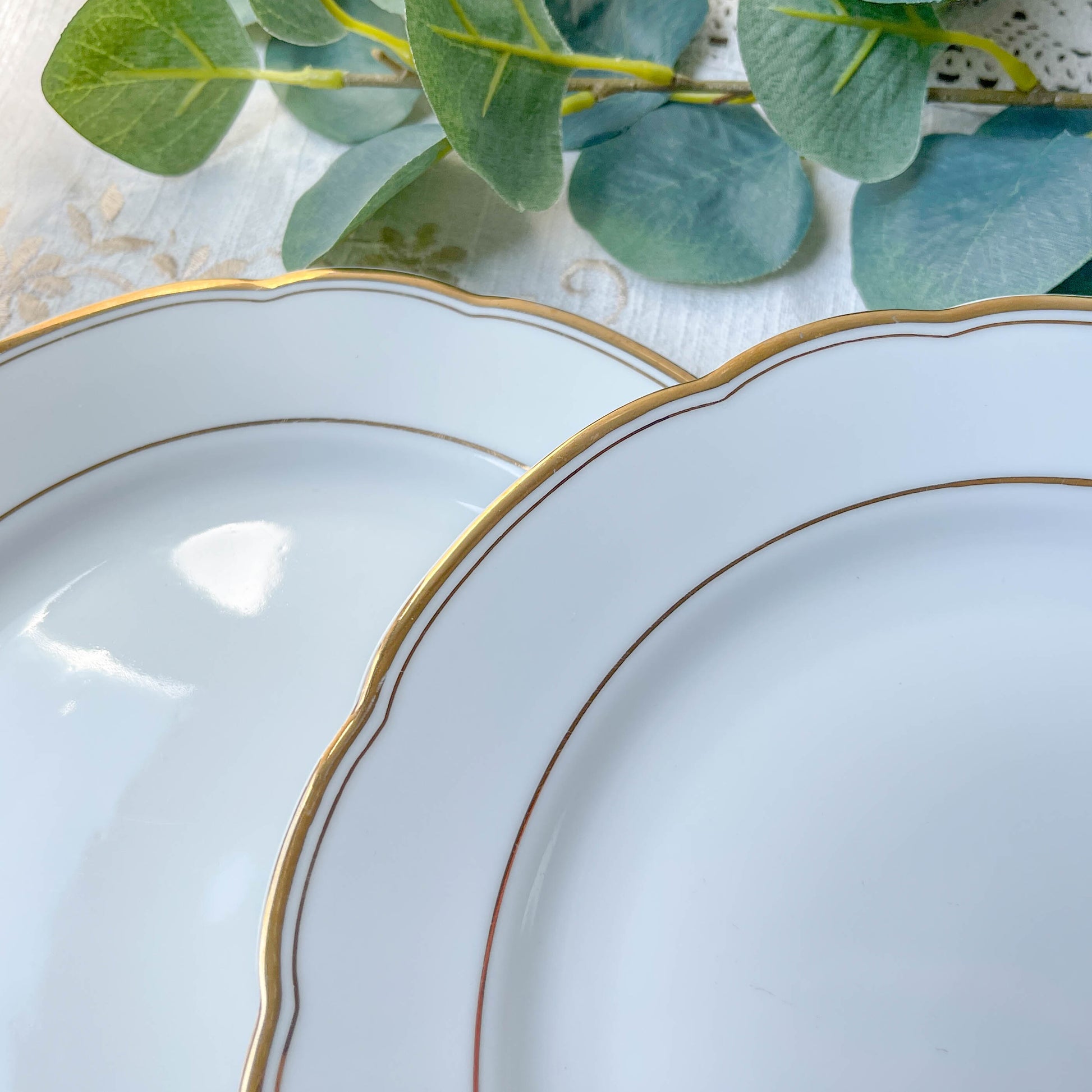 6 Assiettes plates vintage en porcelaine blanche et doré Kahla Gbr