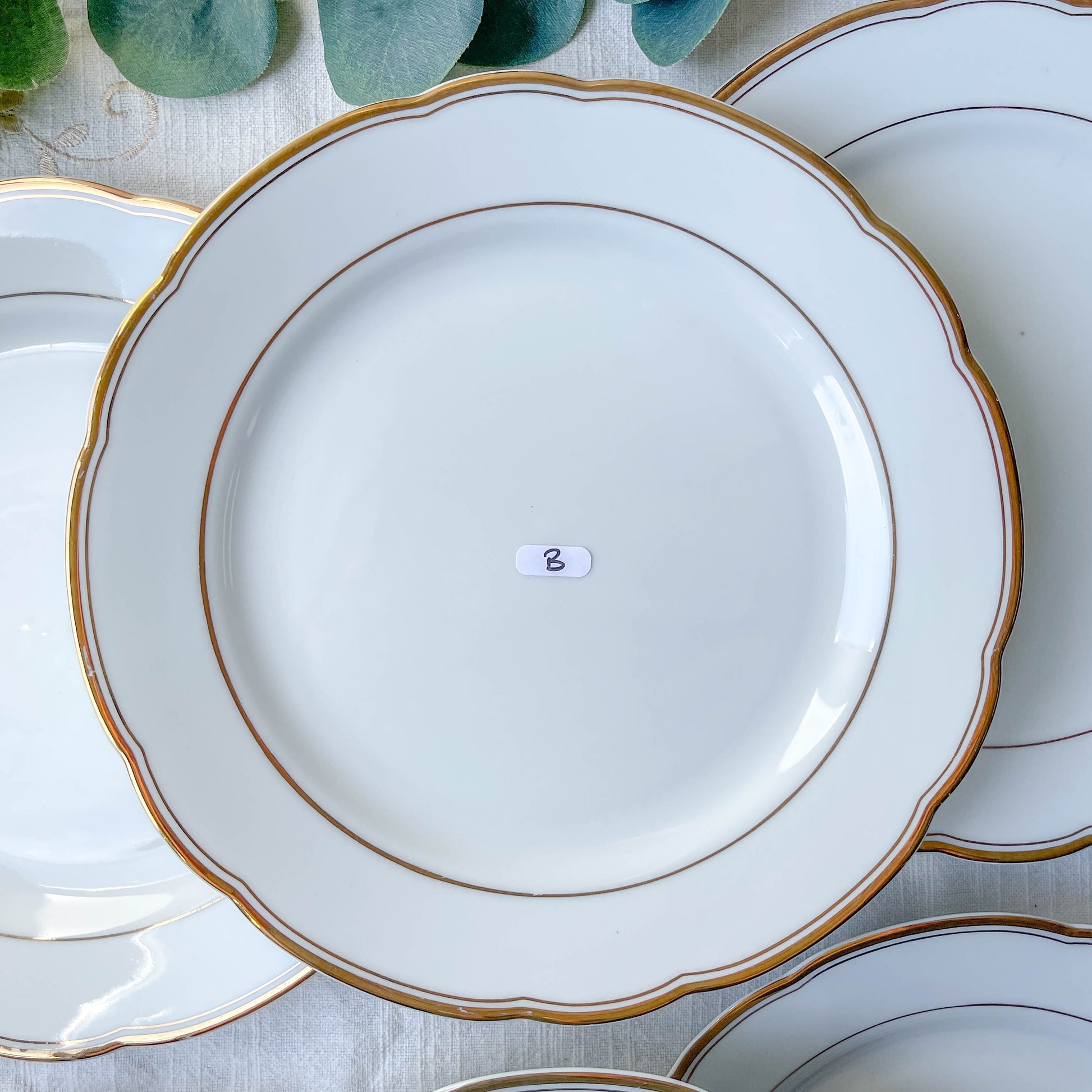 6 Assiettes plates vintage en porcelaine blanche et doré Kahla Gbr