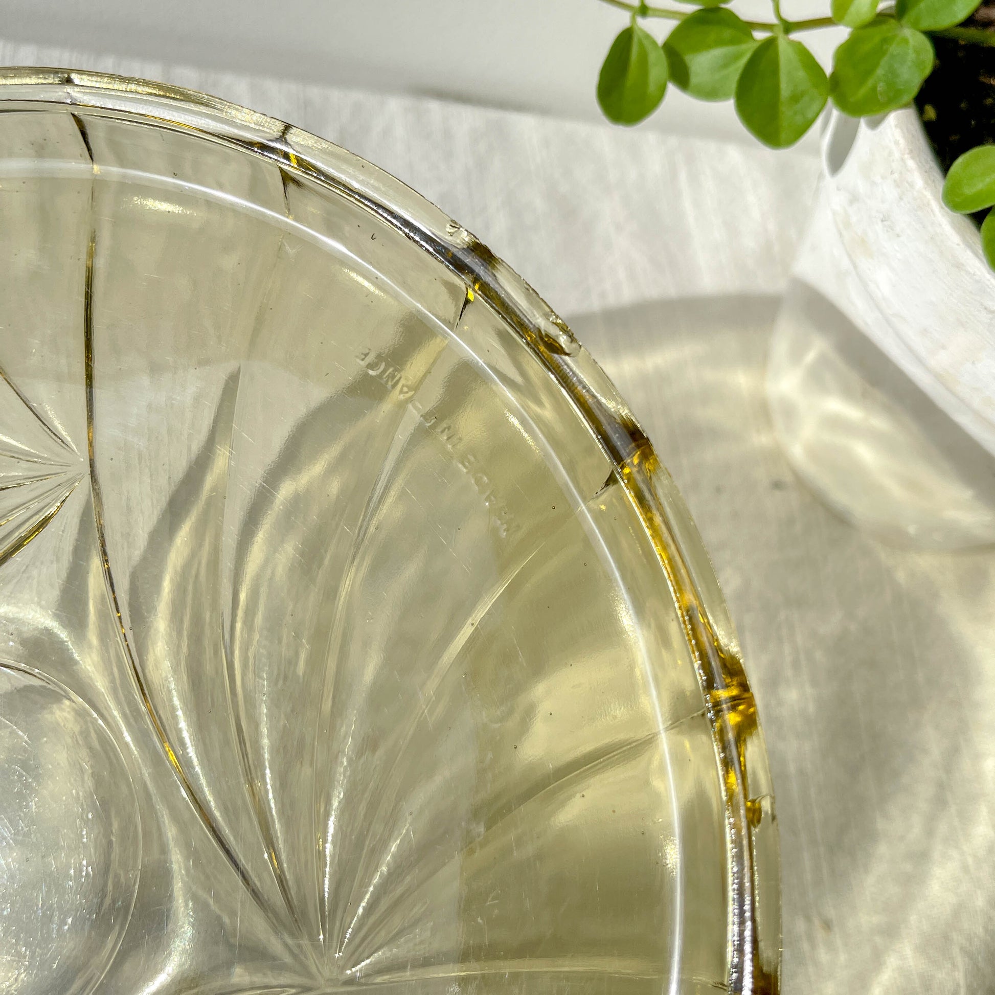 Cloche à fromage en verre ambré vintage – Made in France – Plateau à fromage rétro