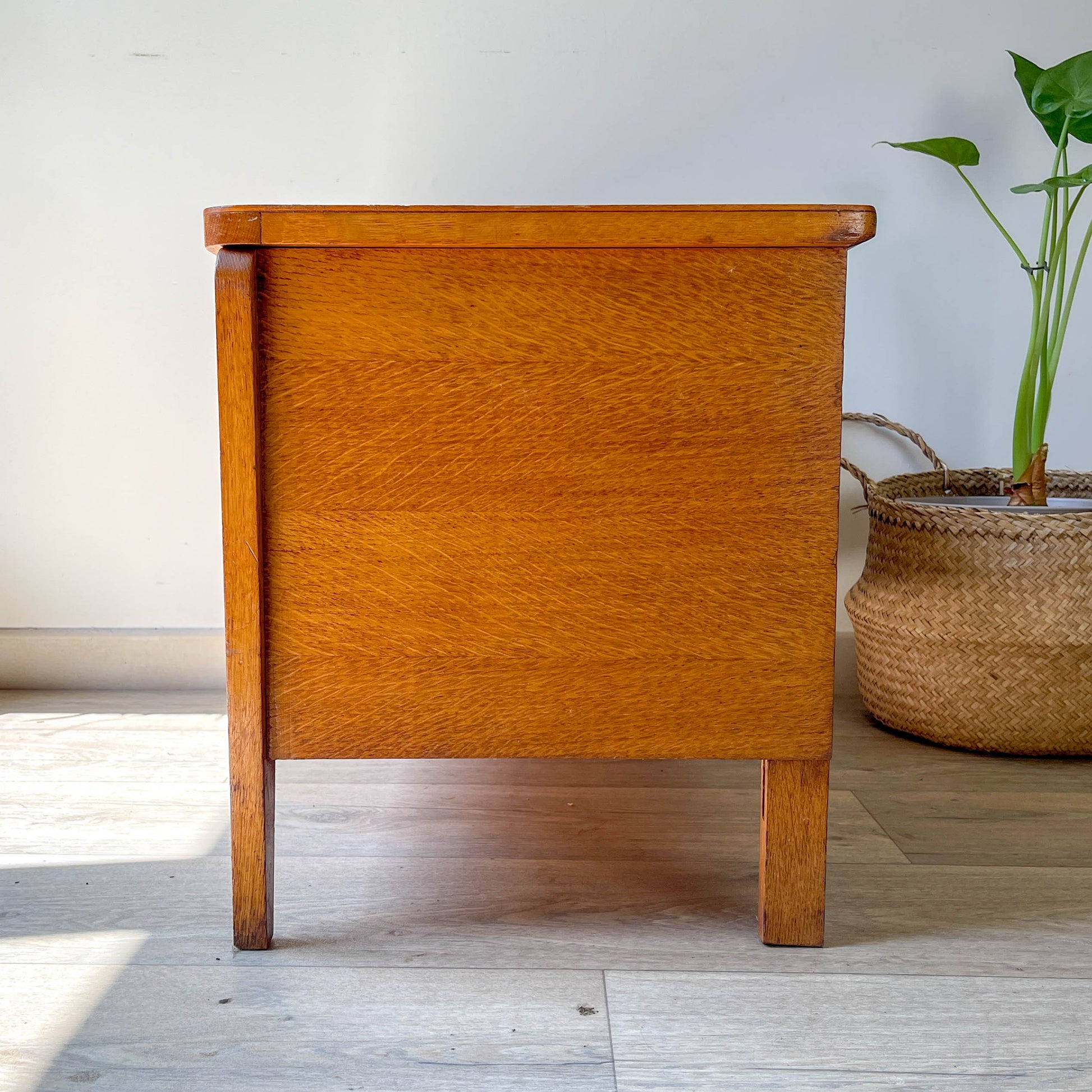 Banc coffre vintage en bois et rotin – Années 60 – Banc de rangement rétro déco entrée ou chambre