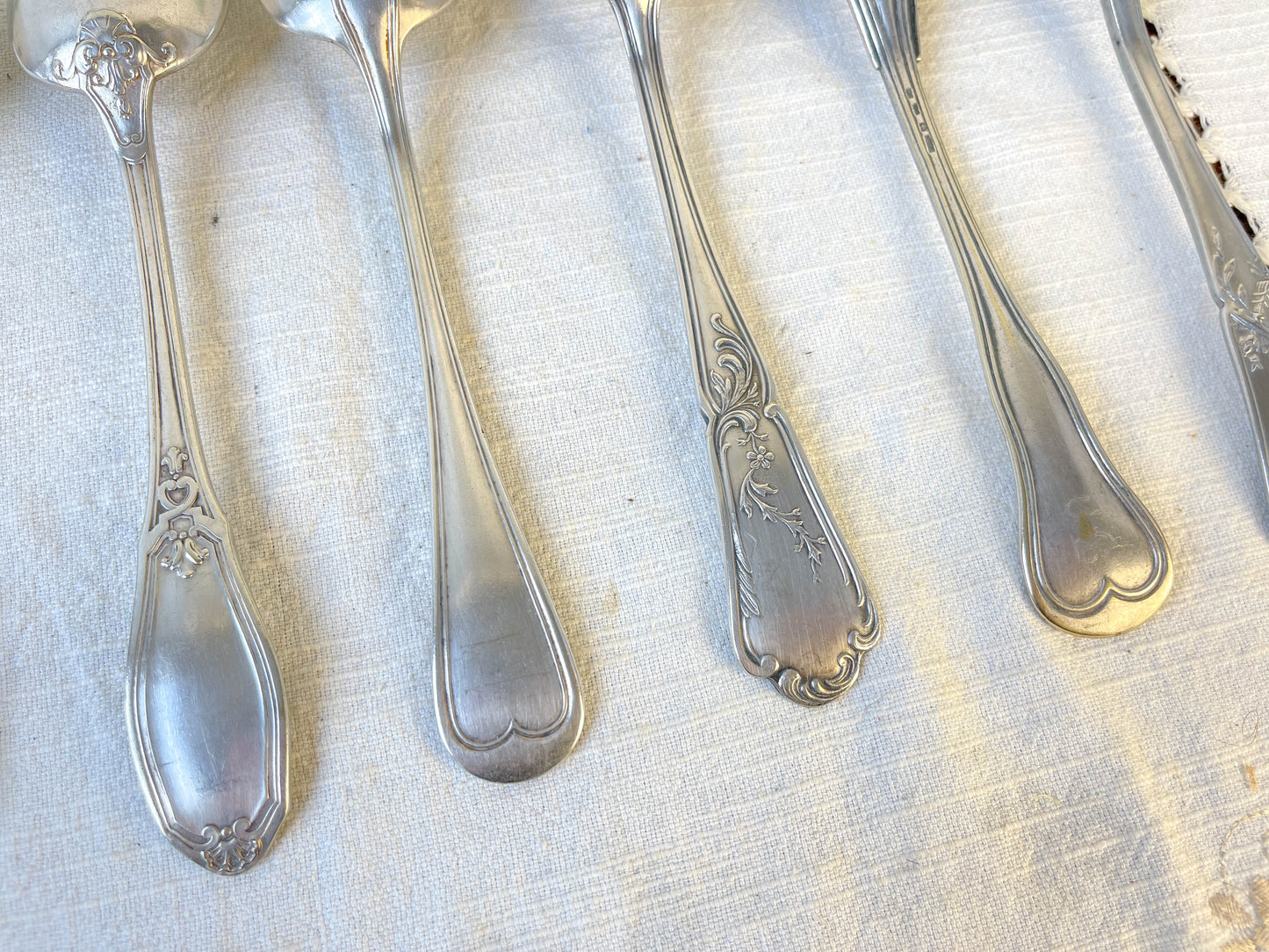 Ensemble de 6 cuillères à soupe vintage dépareillées