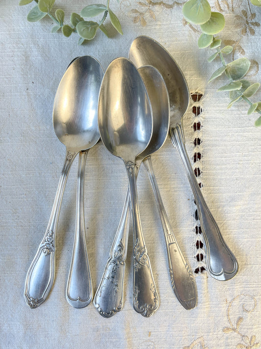 Ensemble de 6 cuillères à soupe vintage dépareillées