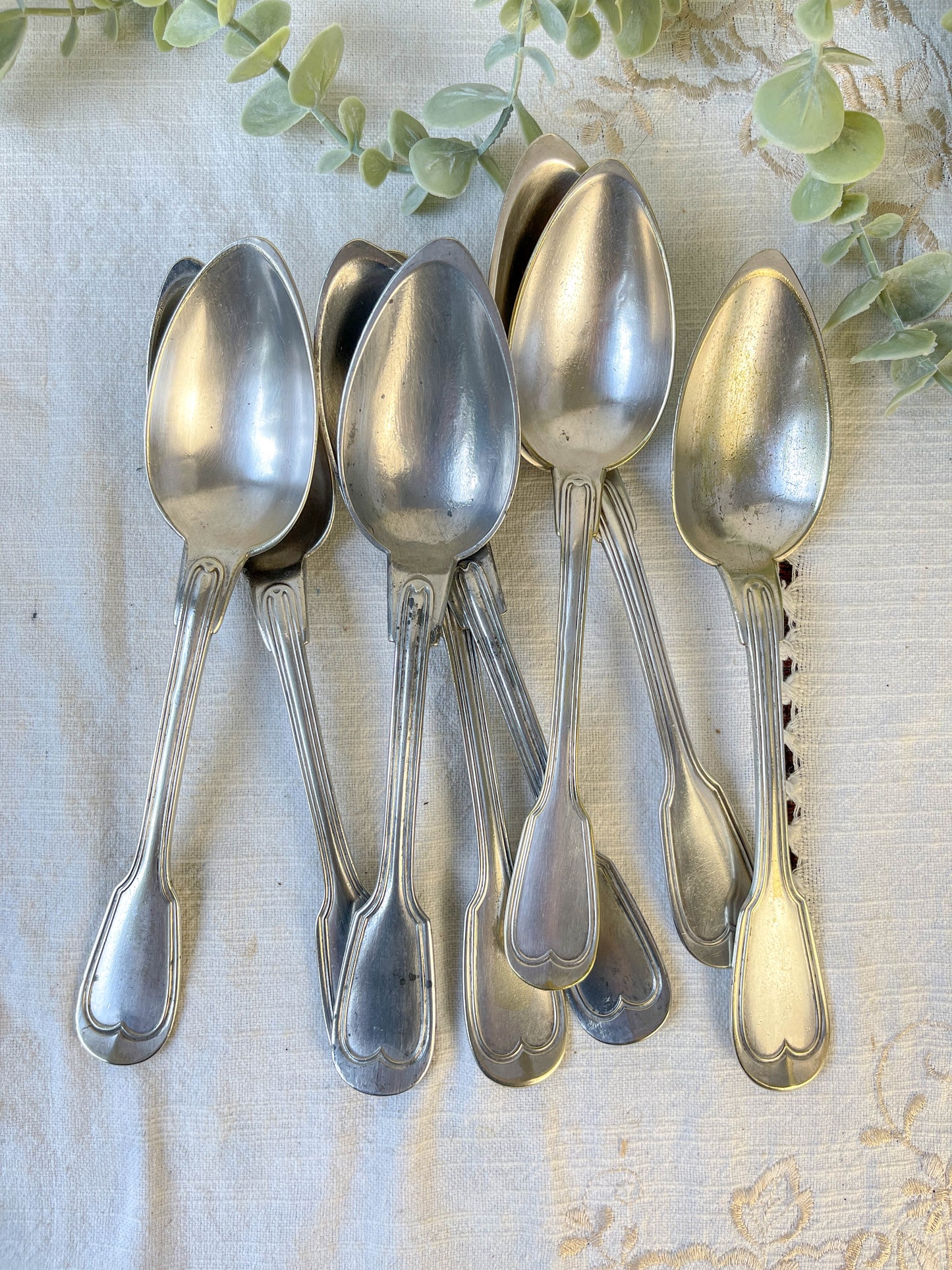 Ensemble de 8 cuillères à soupe vintage en métal argenté