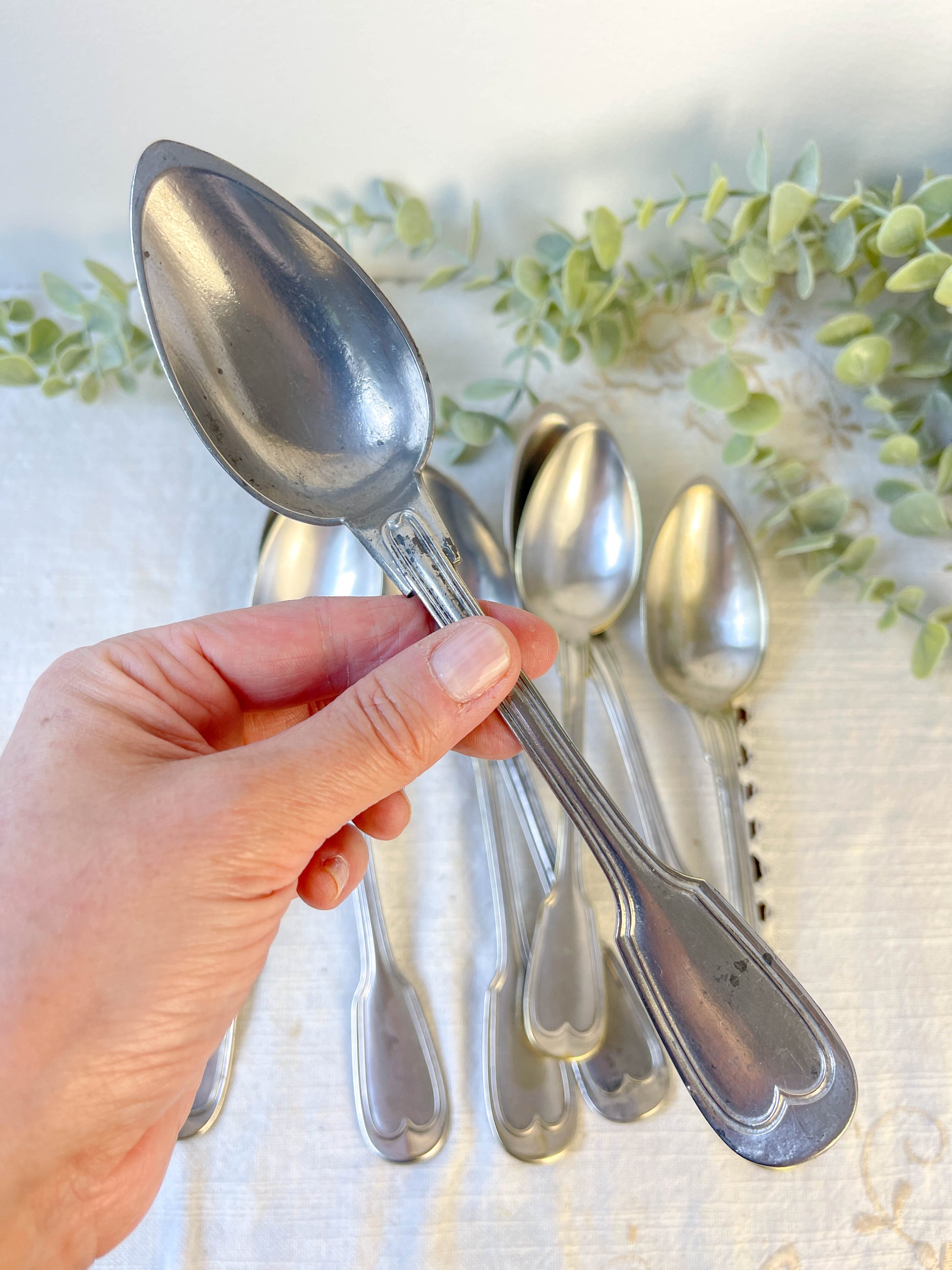 Ensemble de 8 cuillères à soupe vintage en métal argenté