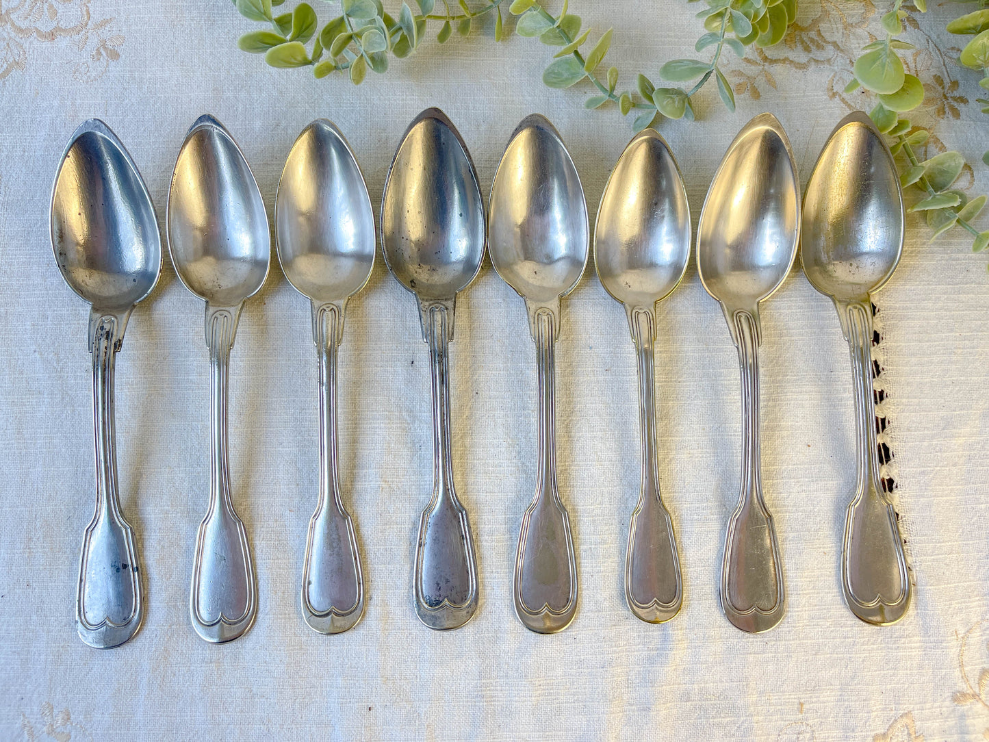 Ensemble de 8 cuillères à soupe vintage en métal argenté