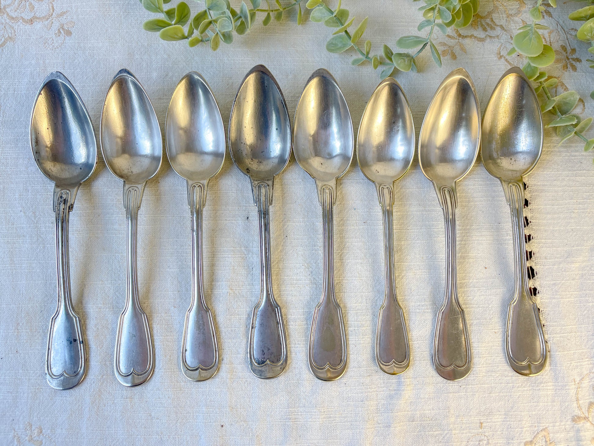 Ensemble de 8 cuillères à soupe vintage en métal argenté