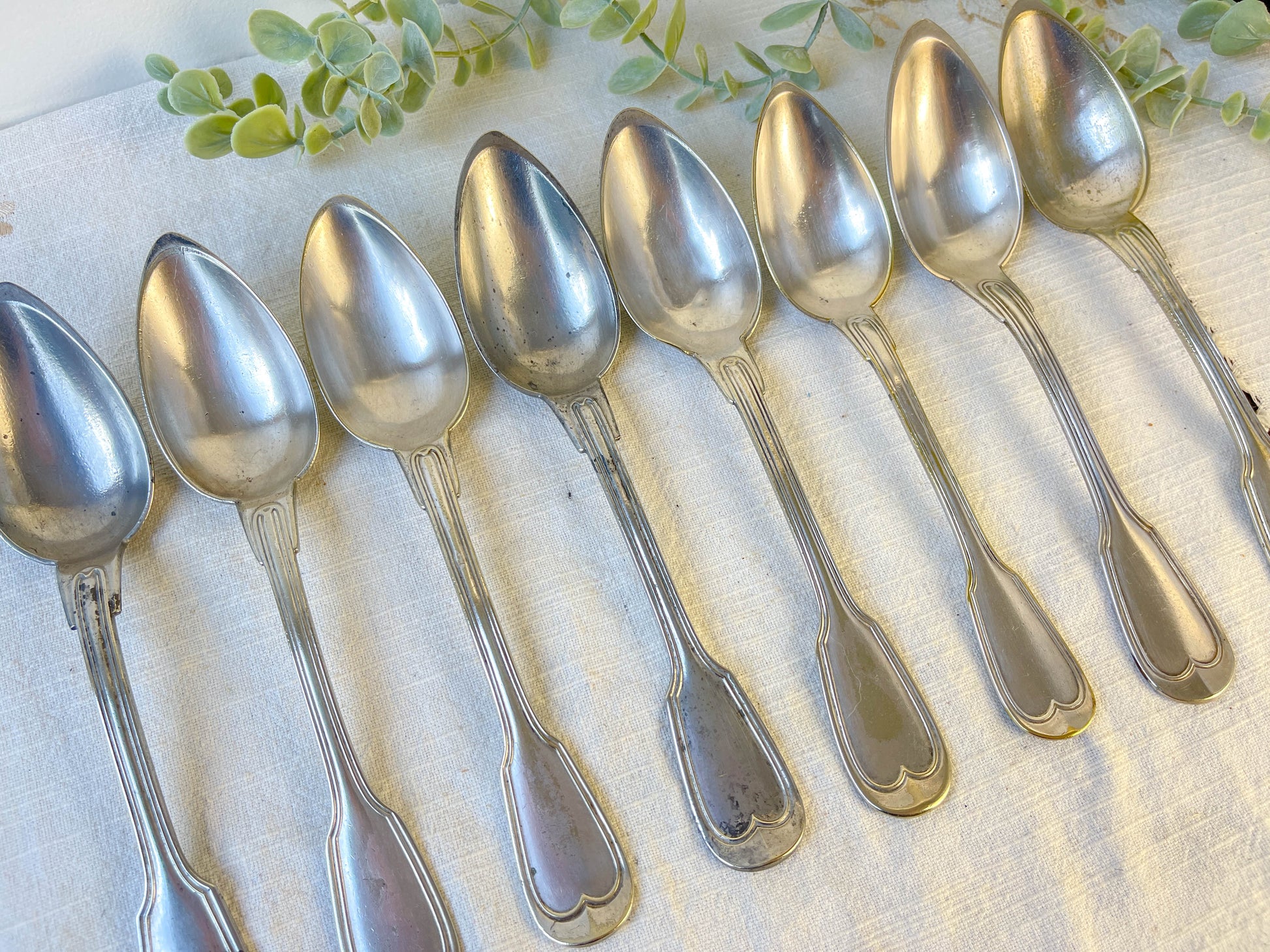 Ensemble de 8 cuillères à soupe vintage en métal argenté