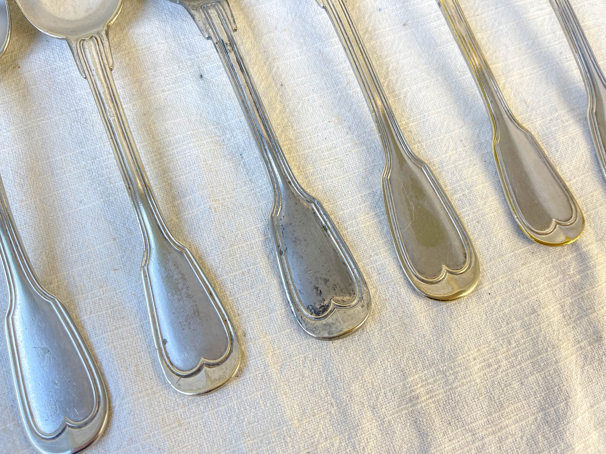 Ensemble de 8 cuillères à soupe vintage en métal argenté