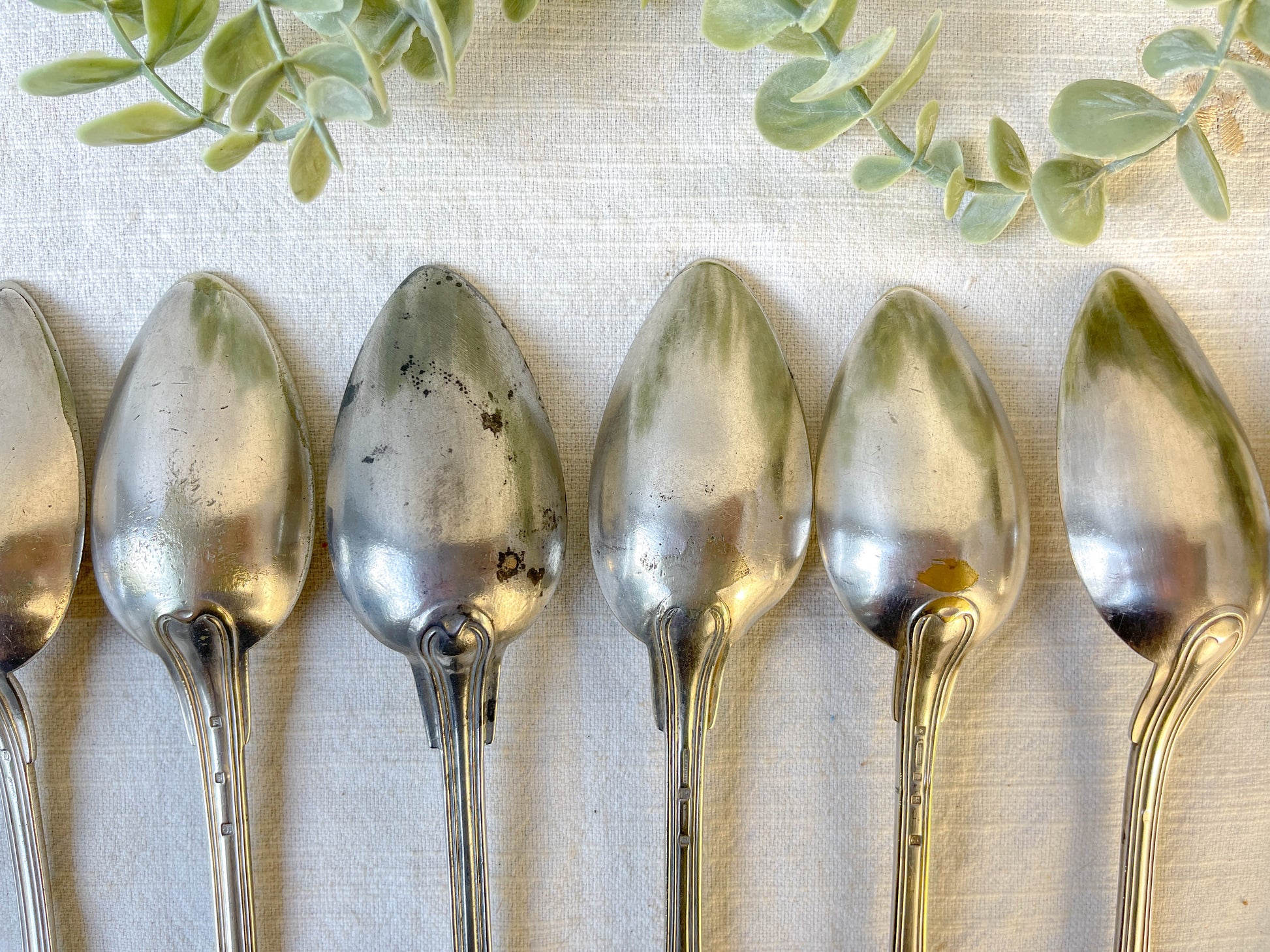 Ensemble de 8 cuillères à soupe vintage en métal argenté