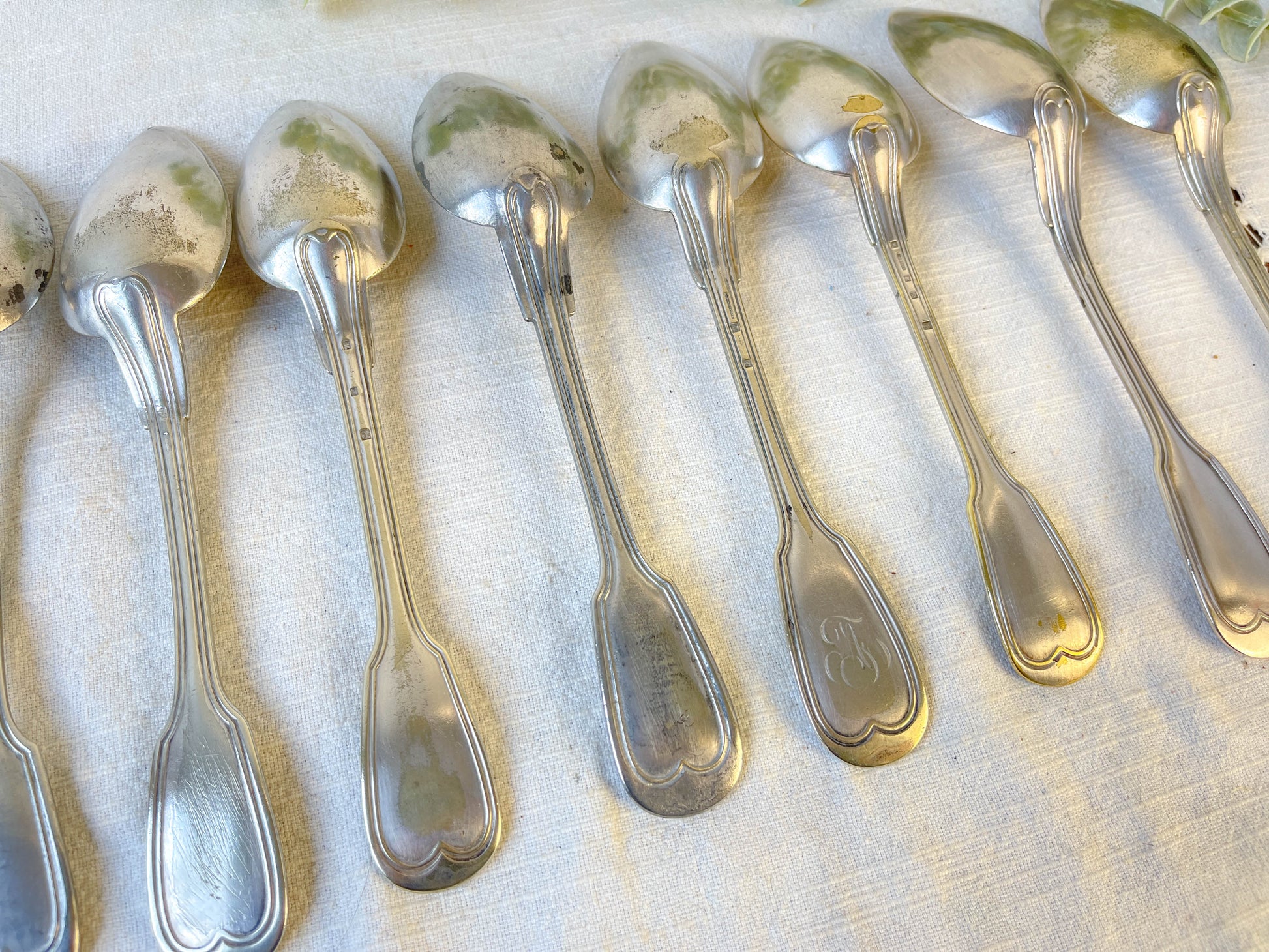 Ensemble de 8 cuillères à soupe vintage en métal argenté