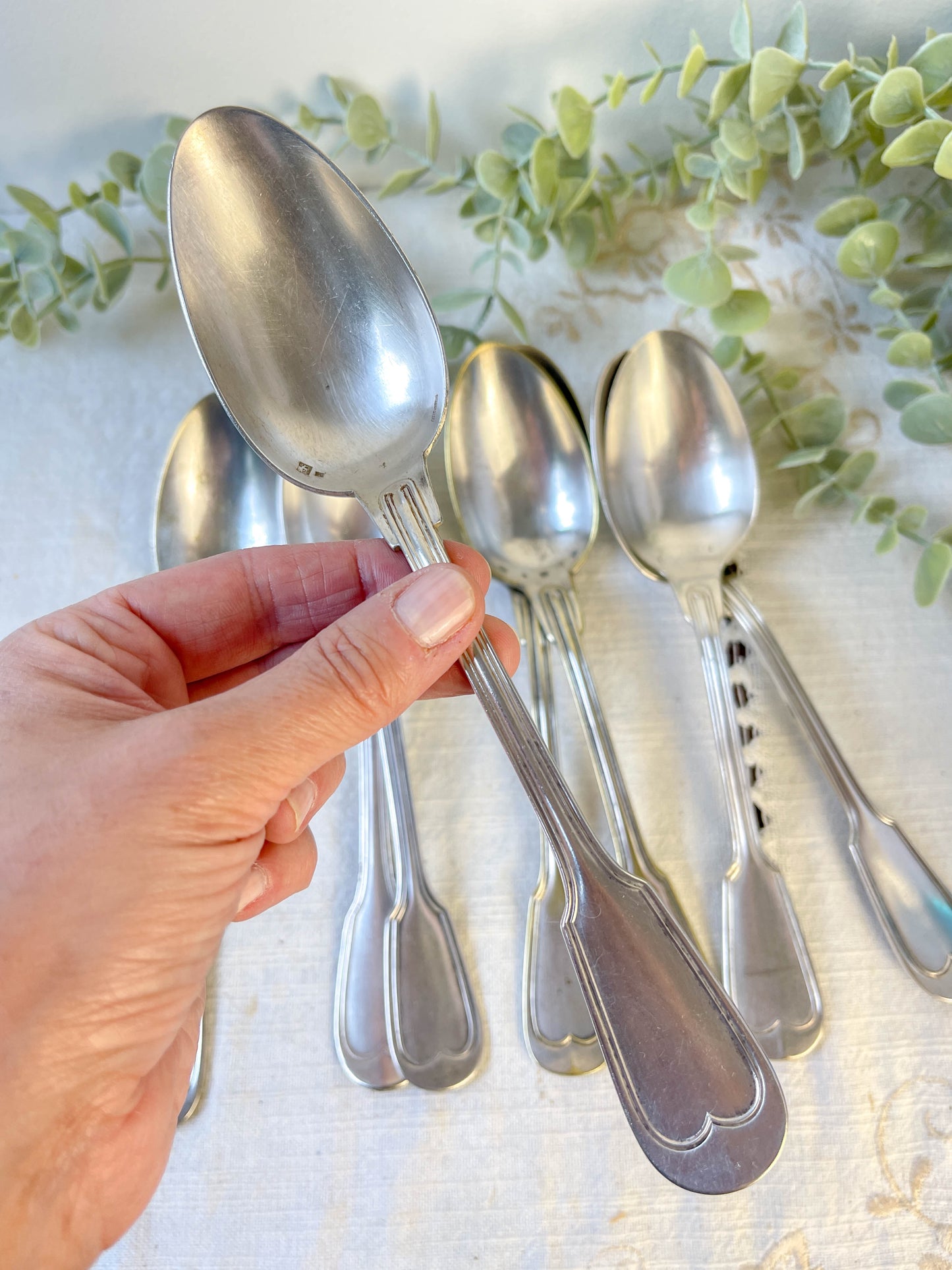 Ensemble de 8 cuillères à soupe vintage en métal argenté