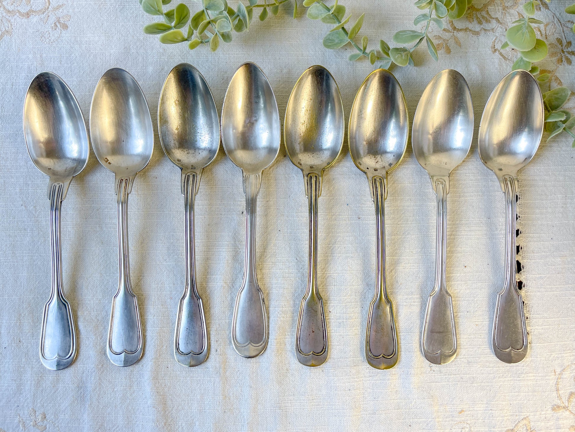 Ensemble de 8 cuillères à soupe vintage en métal argenté