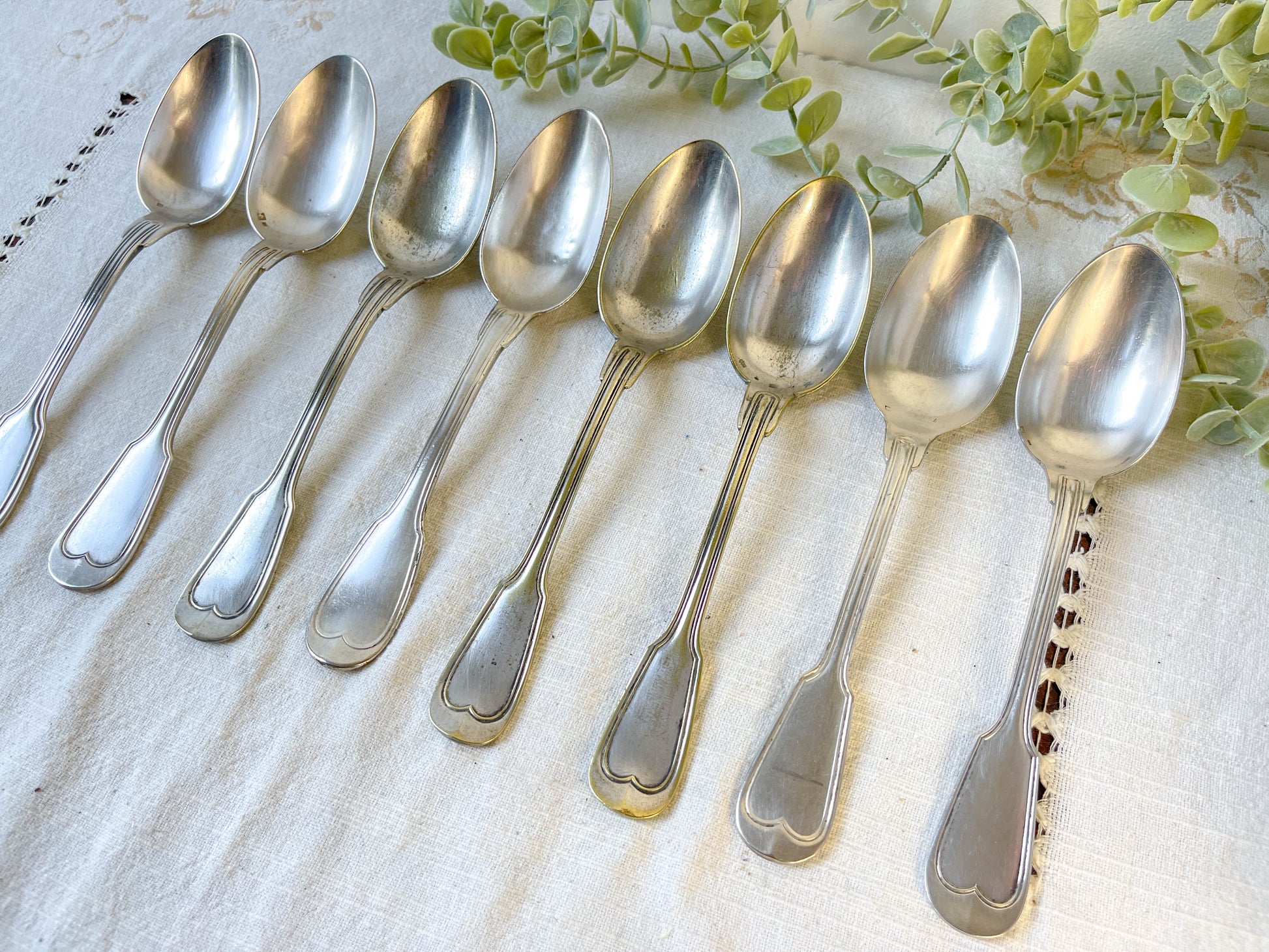 Ensemble de 8 cuillères à soupe vintage en métal argenté