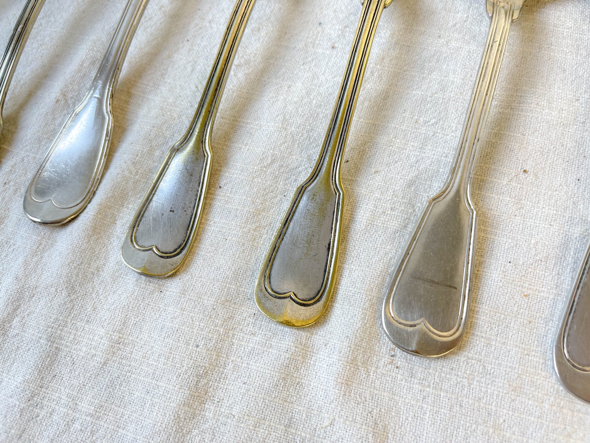 Ensemble de 8 cuillères à soupe vintage en métal argenté