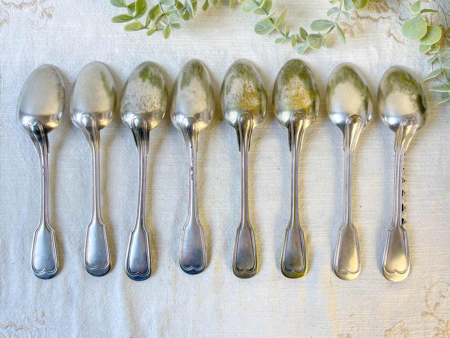 Ensemble de 8 cuillères à soupe vintage en métal argenté