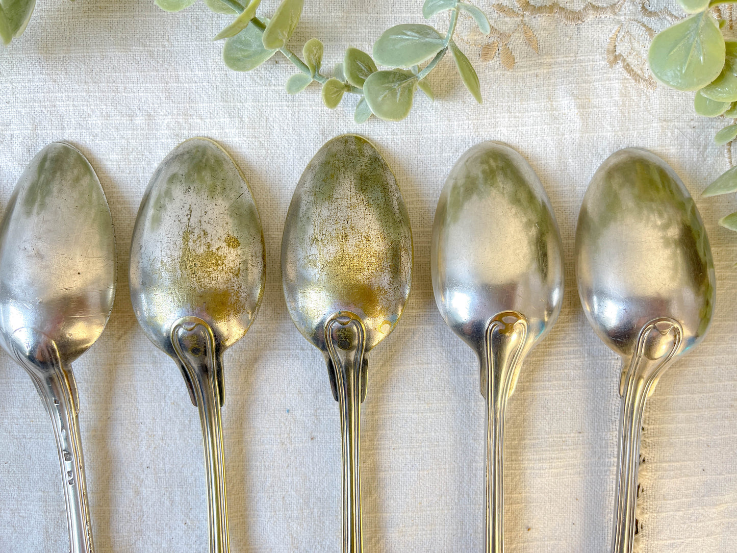 Ensemble de 8 cuillères à soupe vintage en métal argenté