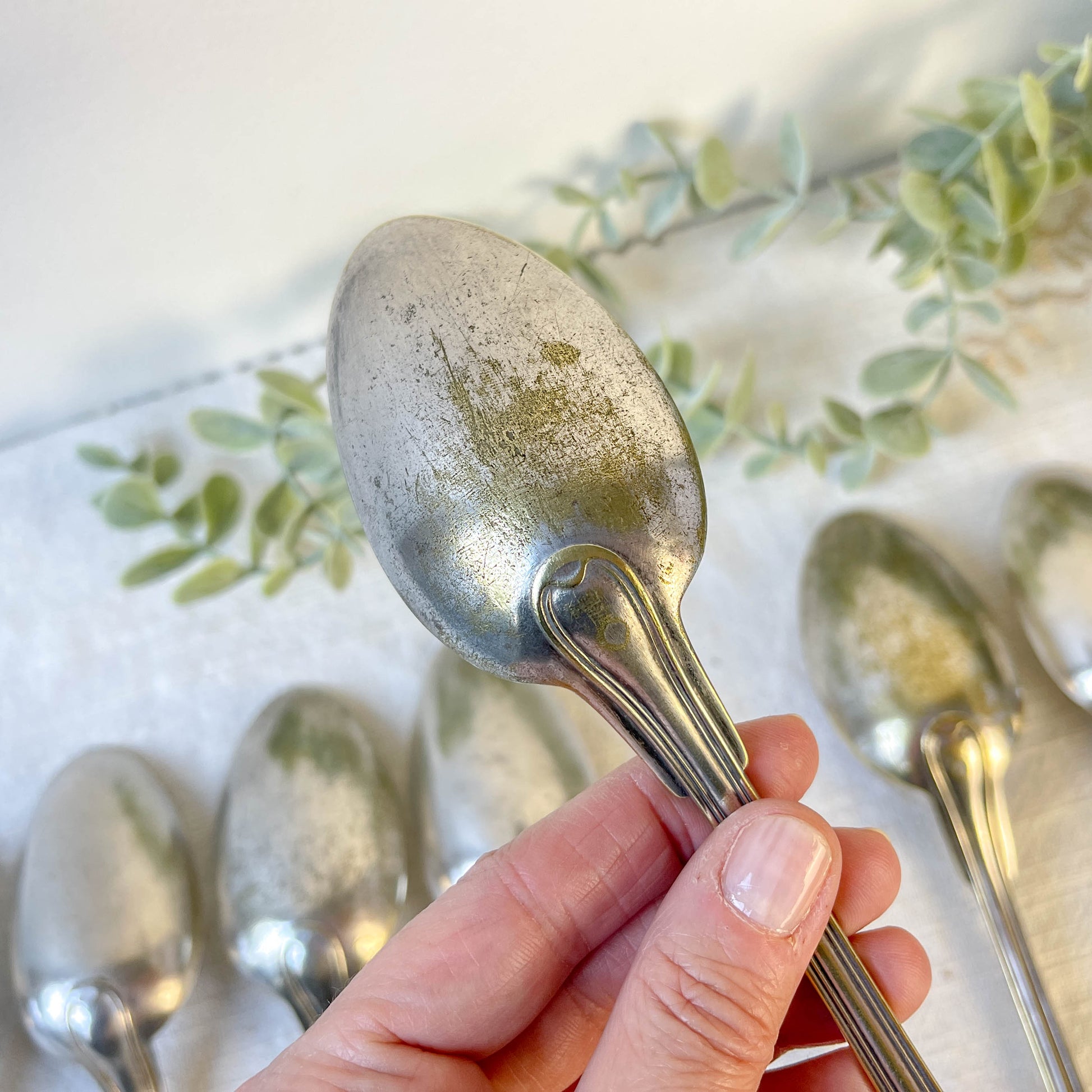 Ensemble de 8 cuillères à soupe vintage en métal argenté
