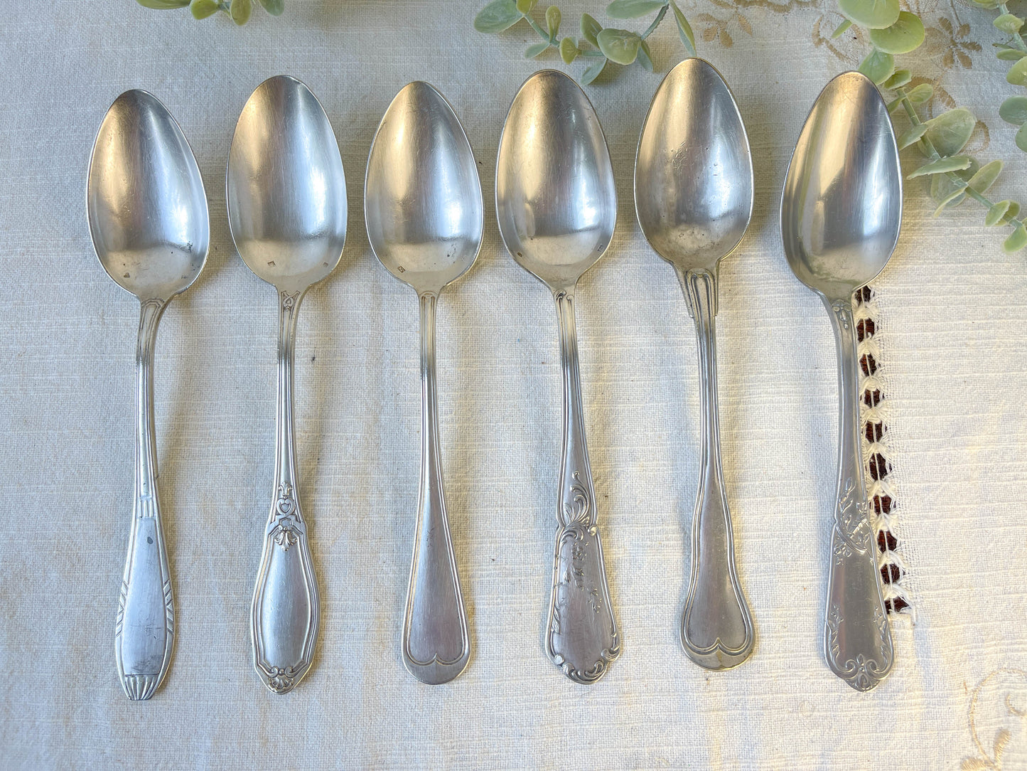 Ensemble de 6 cuillères à soupe vintage dépareillées