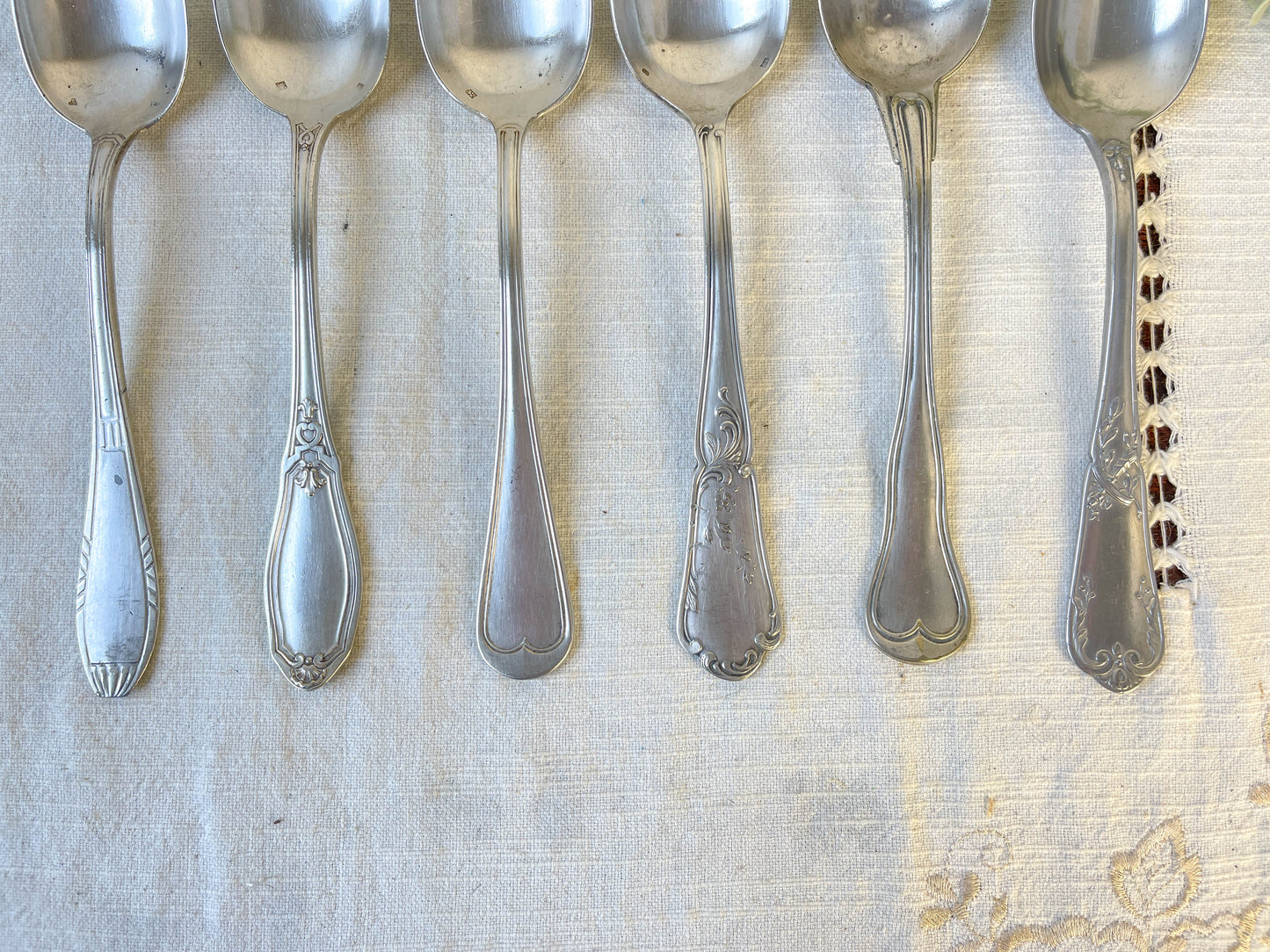 Ensemble de 6 cuillères à soupe vintage dépareillées