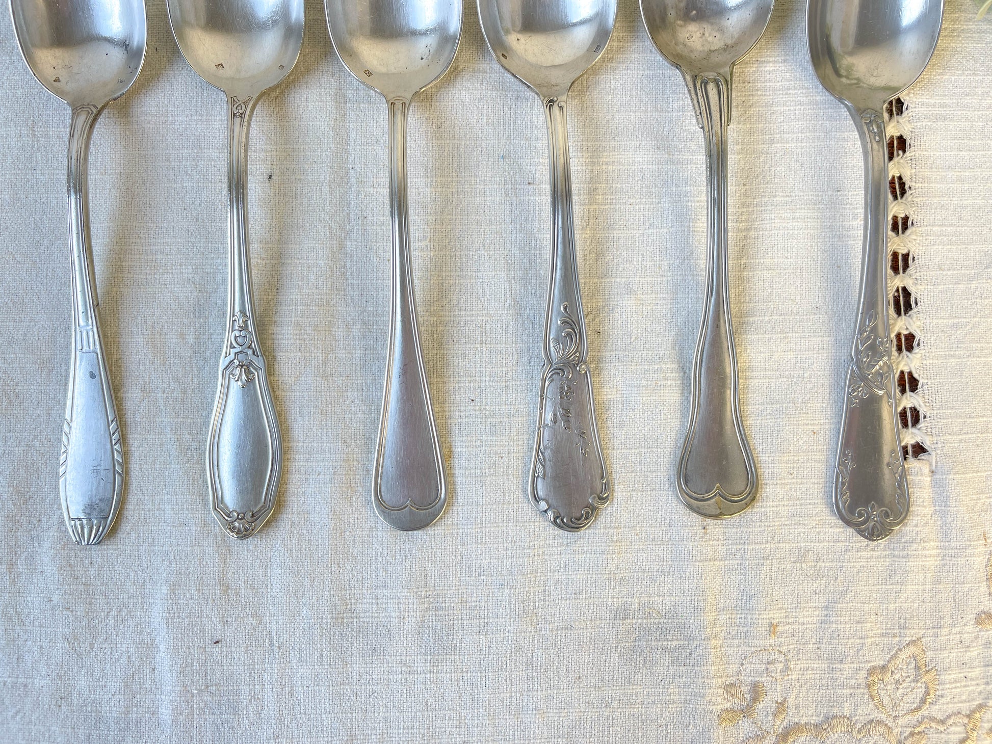 Ensemble de 6 cuillères à soupe vintage dépareillées