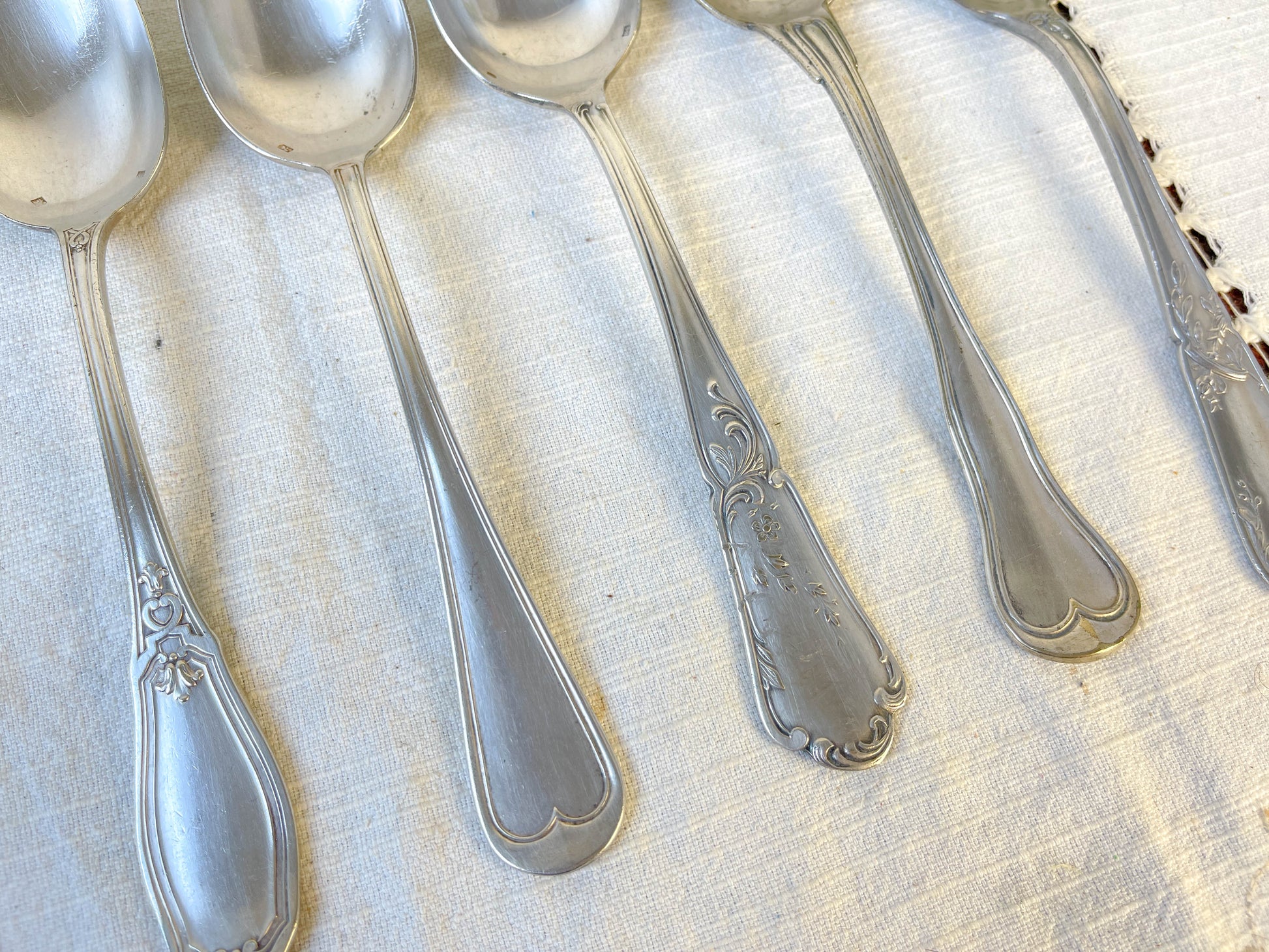 Ensemble de 6 cuillères à soupe vintage dépareillées