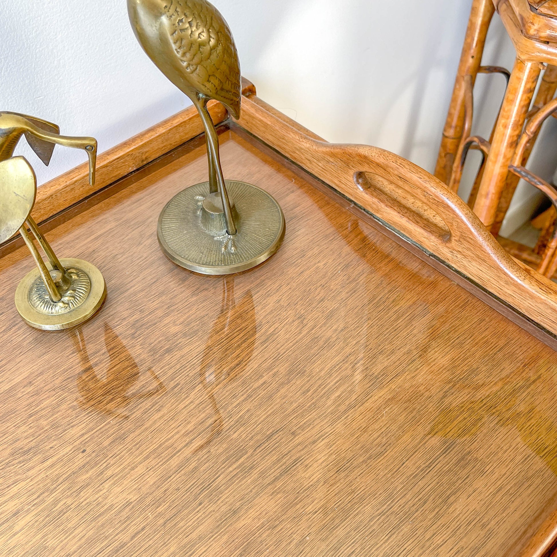 Desserte vintage en bois à roulettes – Table d’appoint 60s – Bar roulant rétro avec plateau en verre amovible