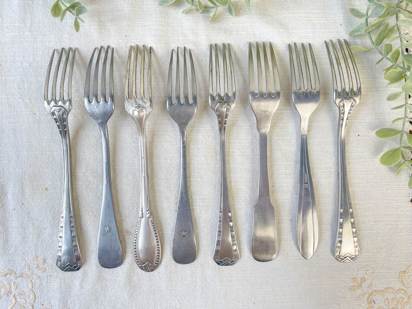 Ensemble de 8 Fourchettes Vintage Dépareillées – Charme Authentique et Rétro