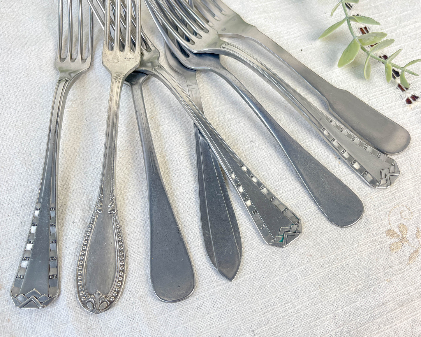 Ensemble de 8 Fourchettes Vintage Dépareillées – Charme Authentique et Rétro