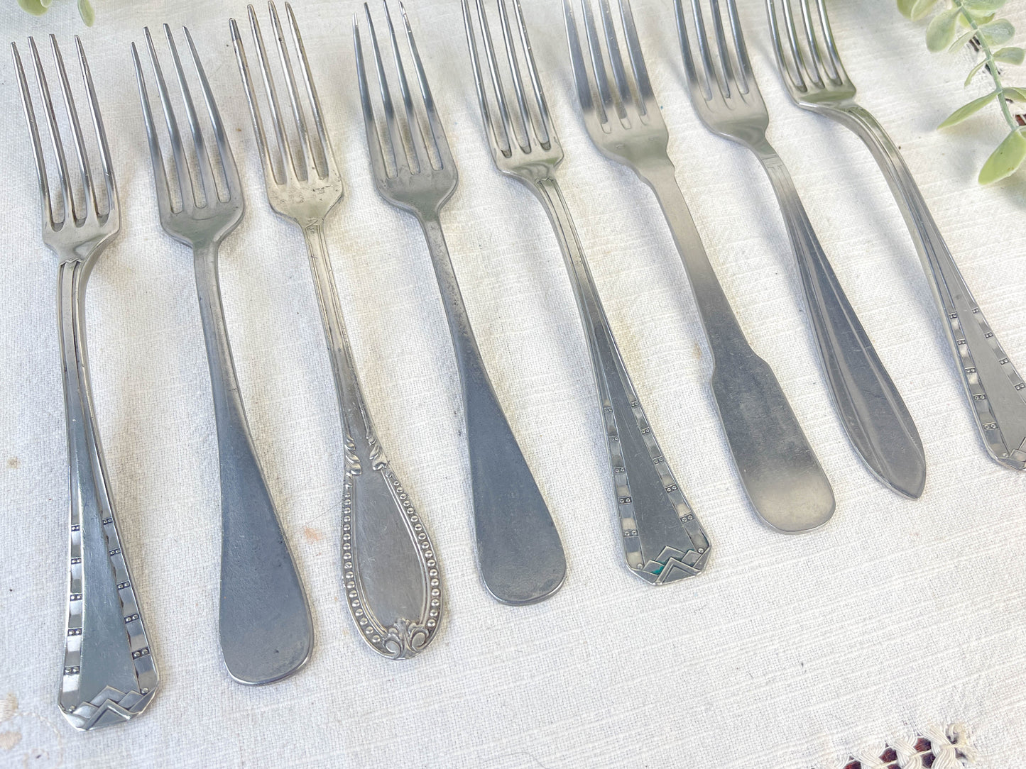 Ensemble de 8 Fourchettes Vintage Dépareillées – Charme Authentique et Rétro