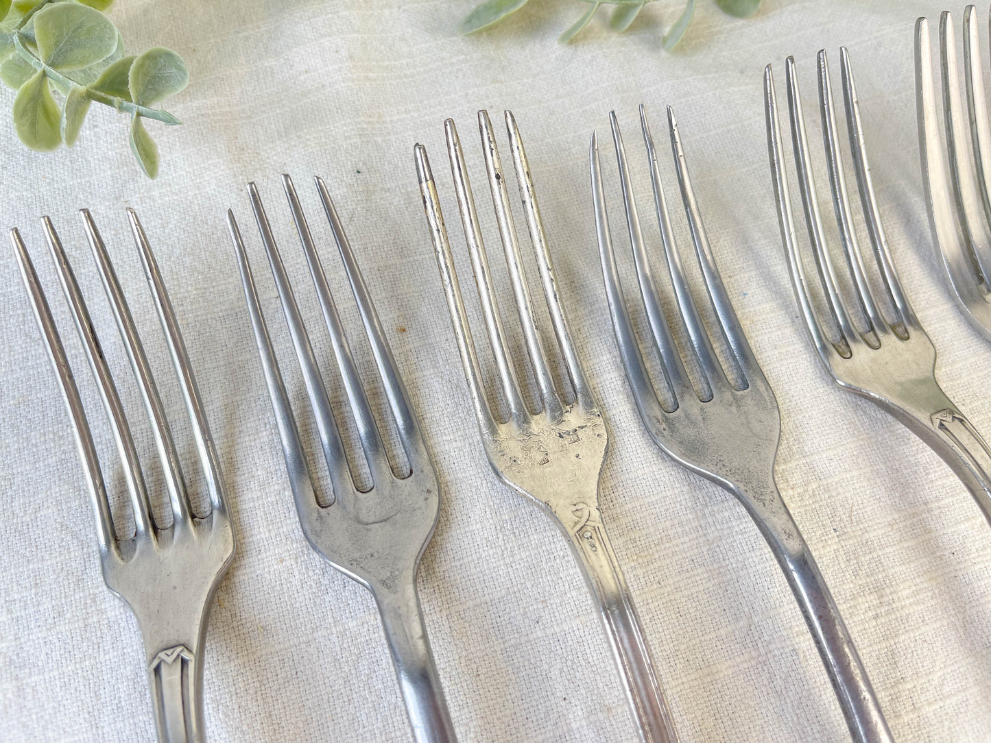 Ensemble de 8 Fourchettes Vintage Dépareillées – Charme Authentique et Rétro