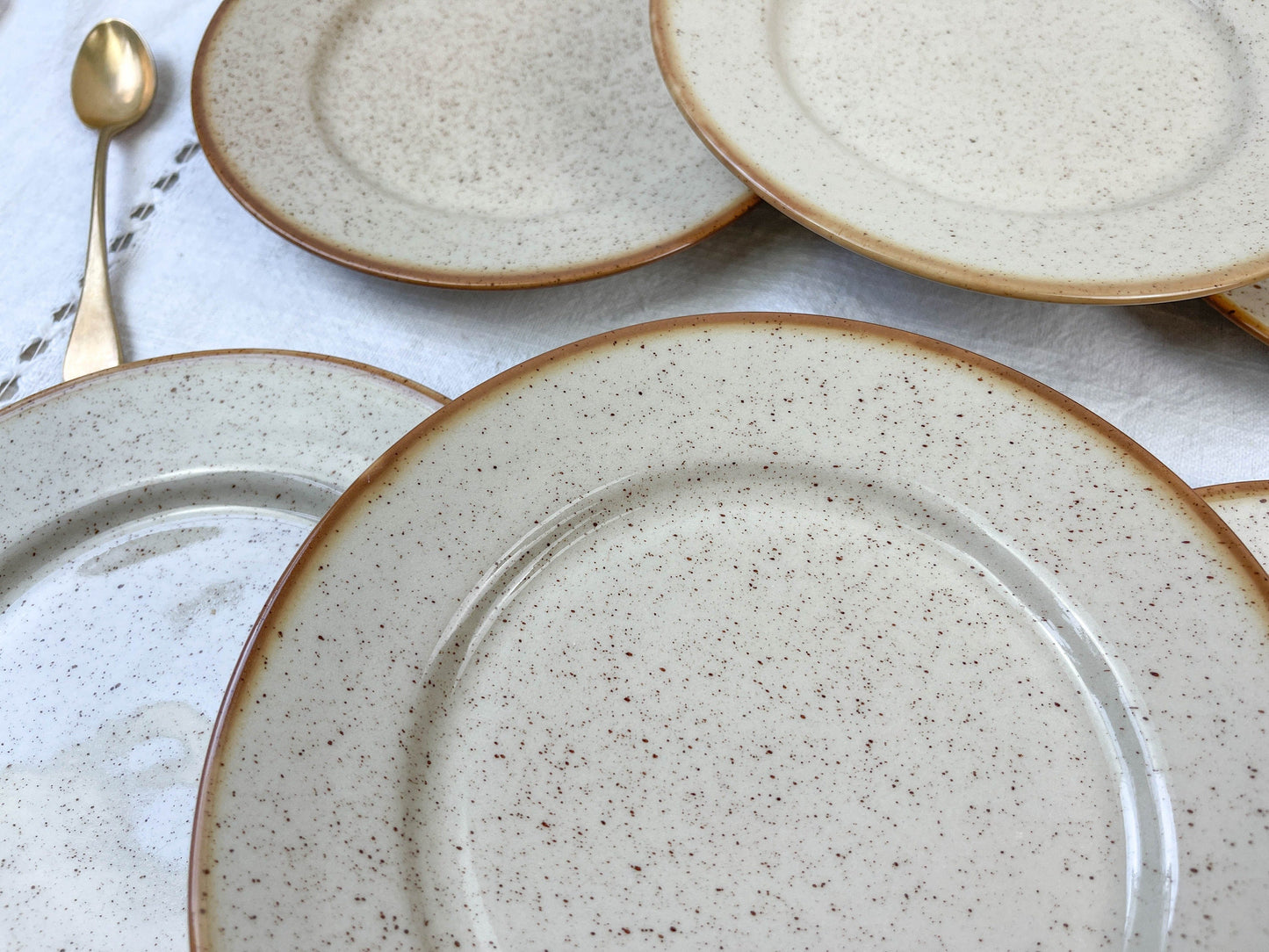 6 Petites Assiettes en grès moucheté Tulowice, 1950 - violn.fr