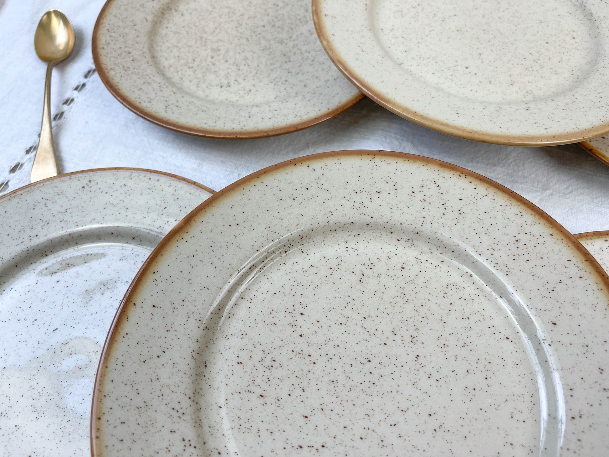 6 Petites Assiettes en grès moucheté Tulowice, 1950 - violn.fr