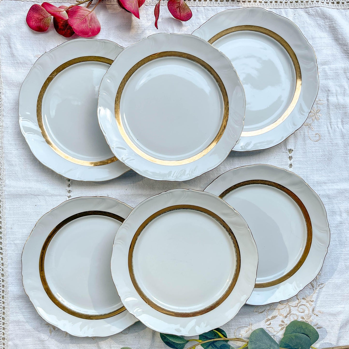 6 Assiettes plates vintage en porcelaine blanche et dorée Limoge france ADP "Ariane" – Vaisselle ancienne Française élégante