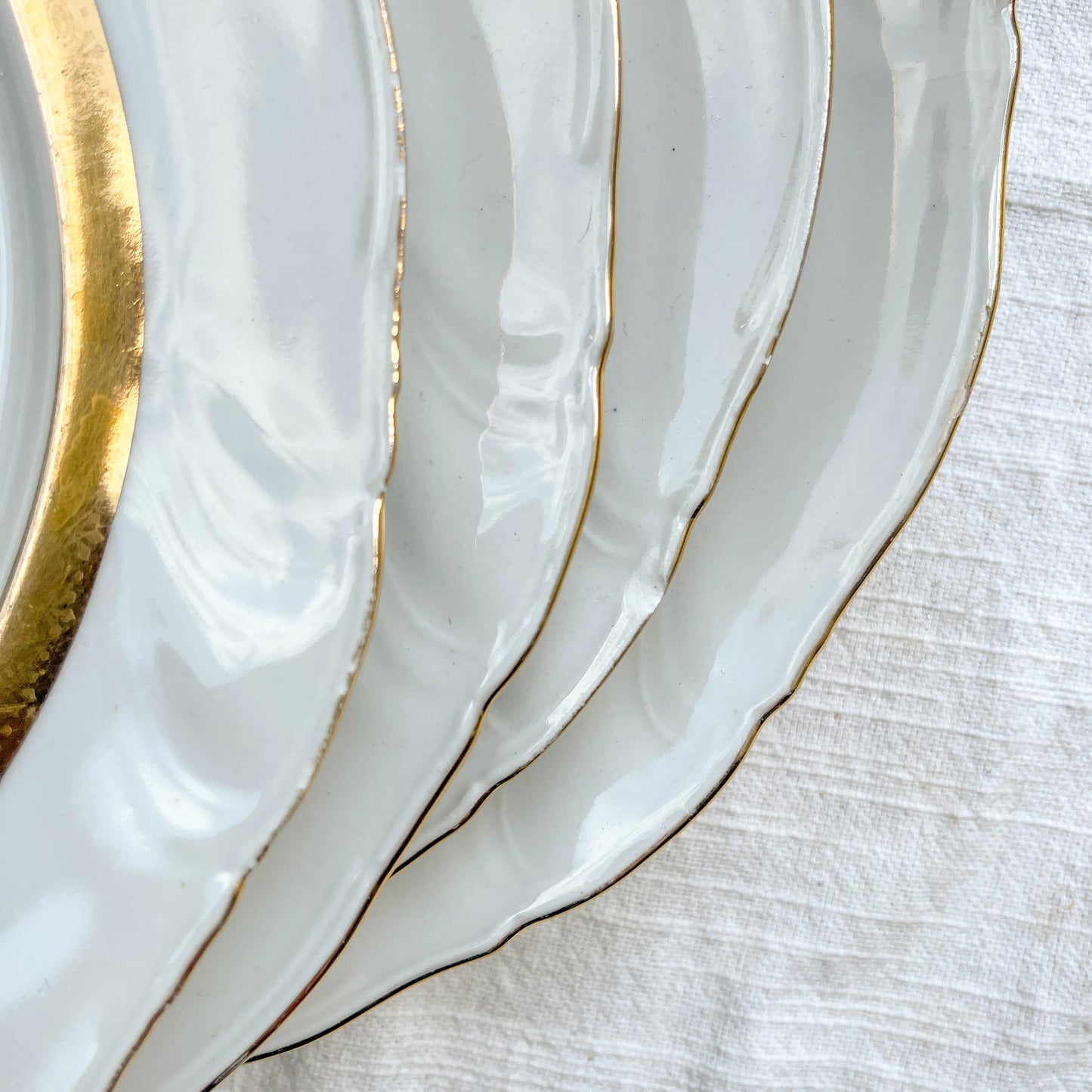 6 Assiettes plates vintage en porcelaine blanche et dorée Limoge france ADP "Ariane" – Vaisselle ancienne Française élégante