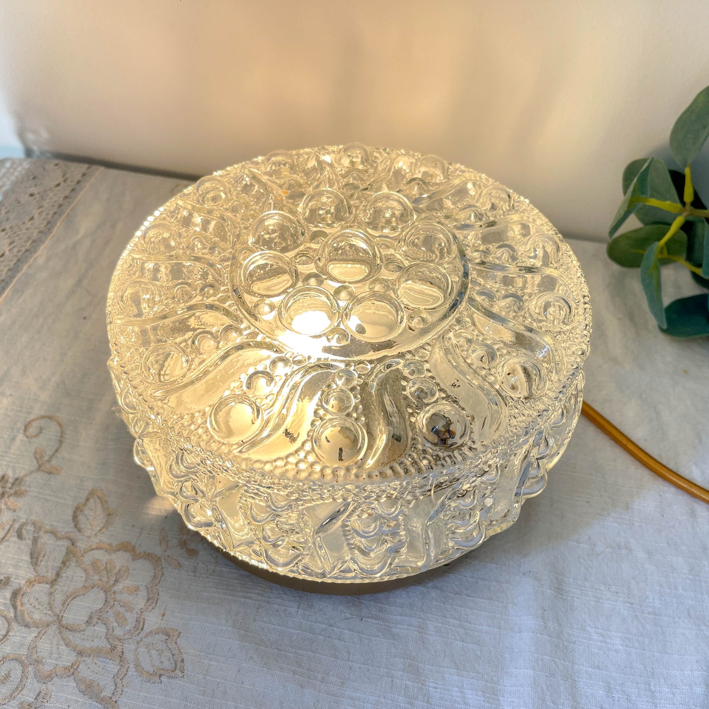 Lampe à poser vintage en verre bullé