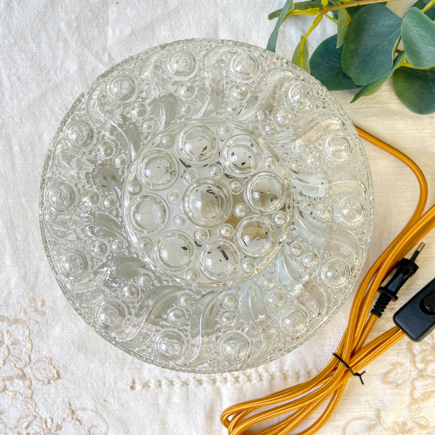 Lampe à poser vintage en verre bullé