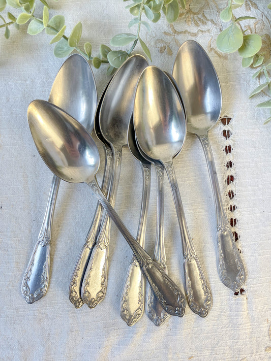 Ensemble de 8 cuillères à soupe vintage