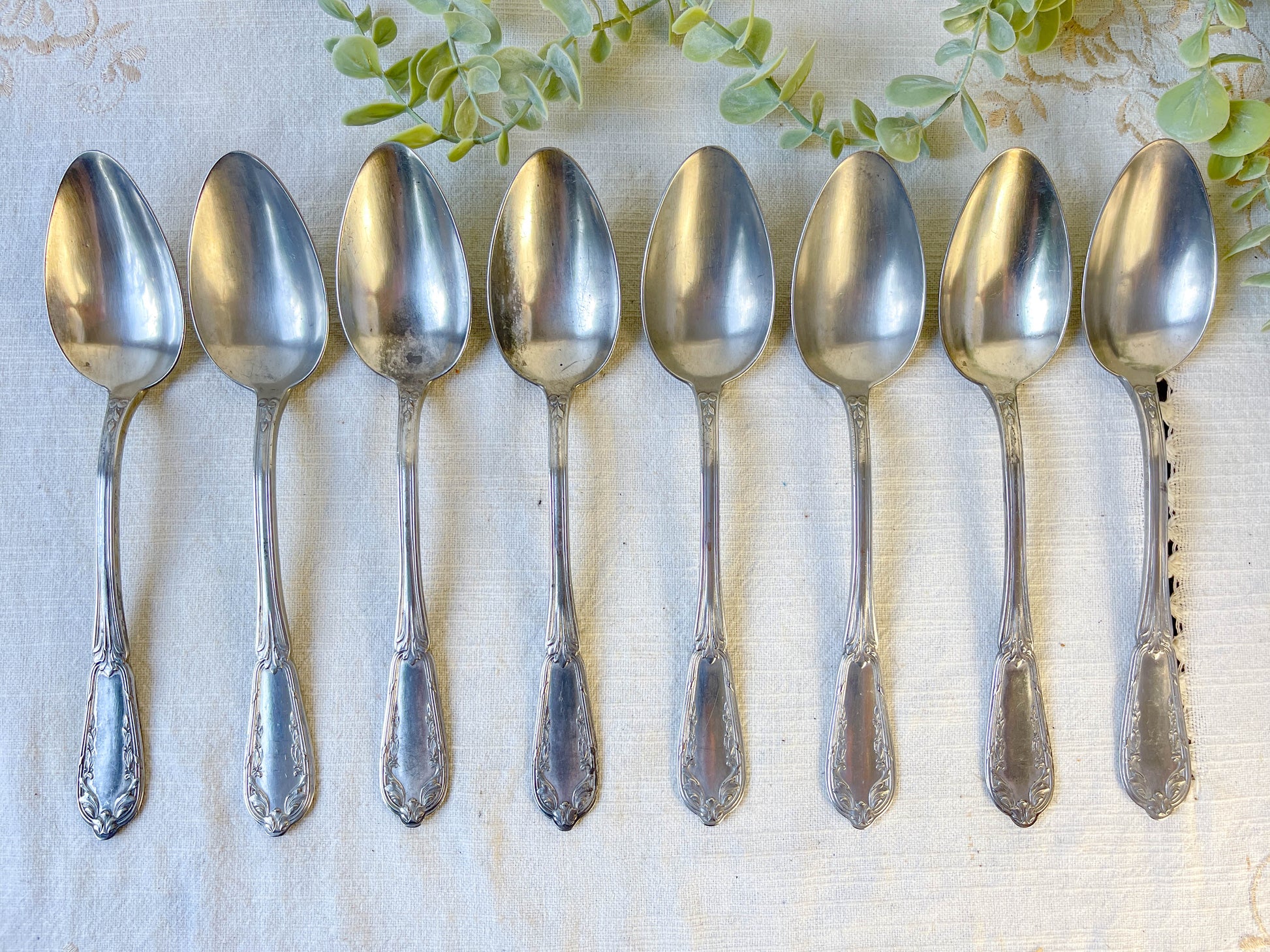 Ensemble de 8 cuillères à soupe vintage