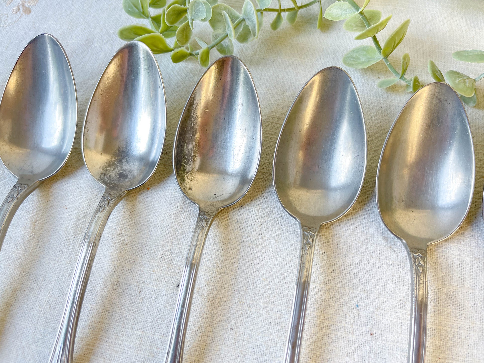 Ensemble de 8 cuillères à soupe vintage