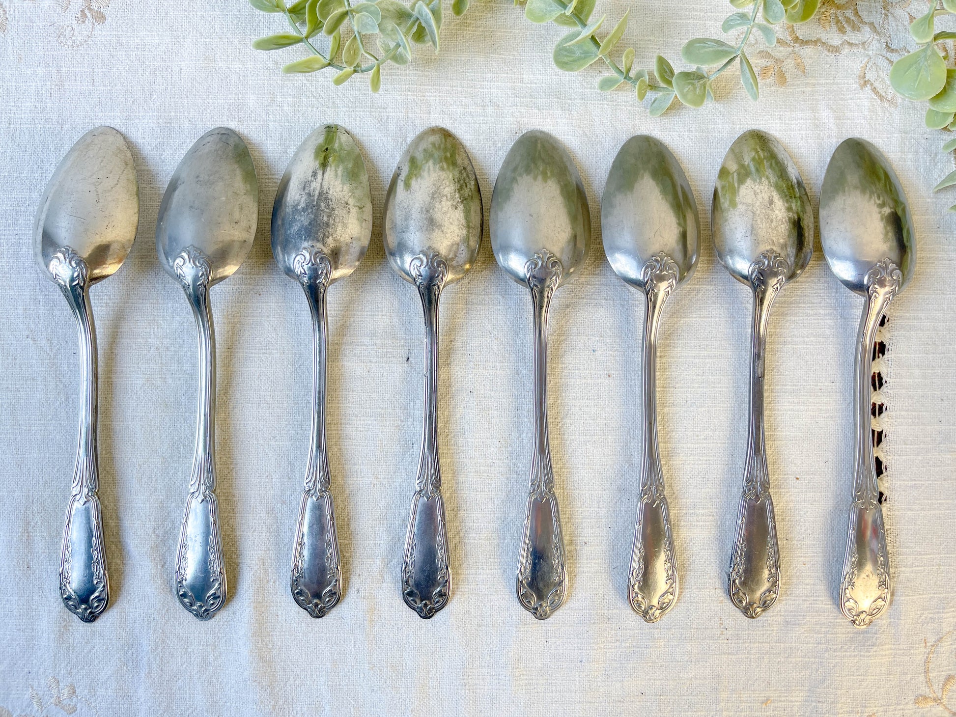 Ensemble de 8 cuillères à soupe vintage