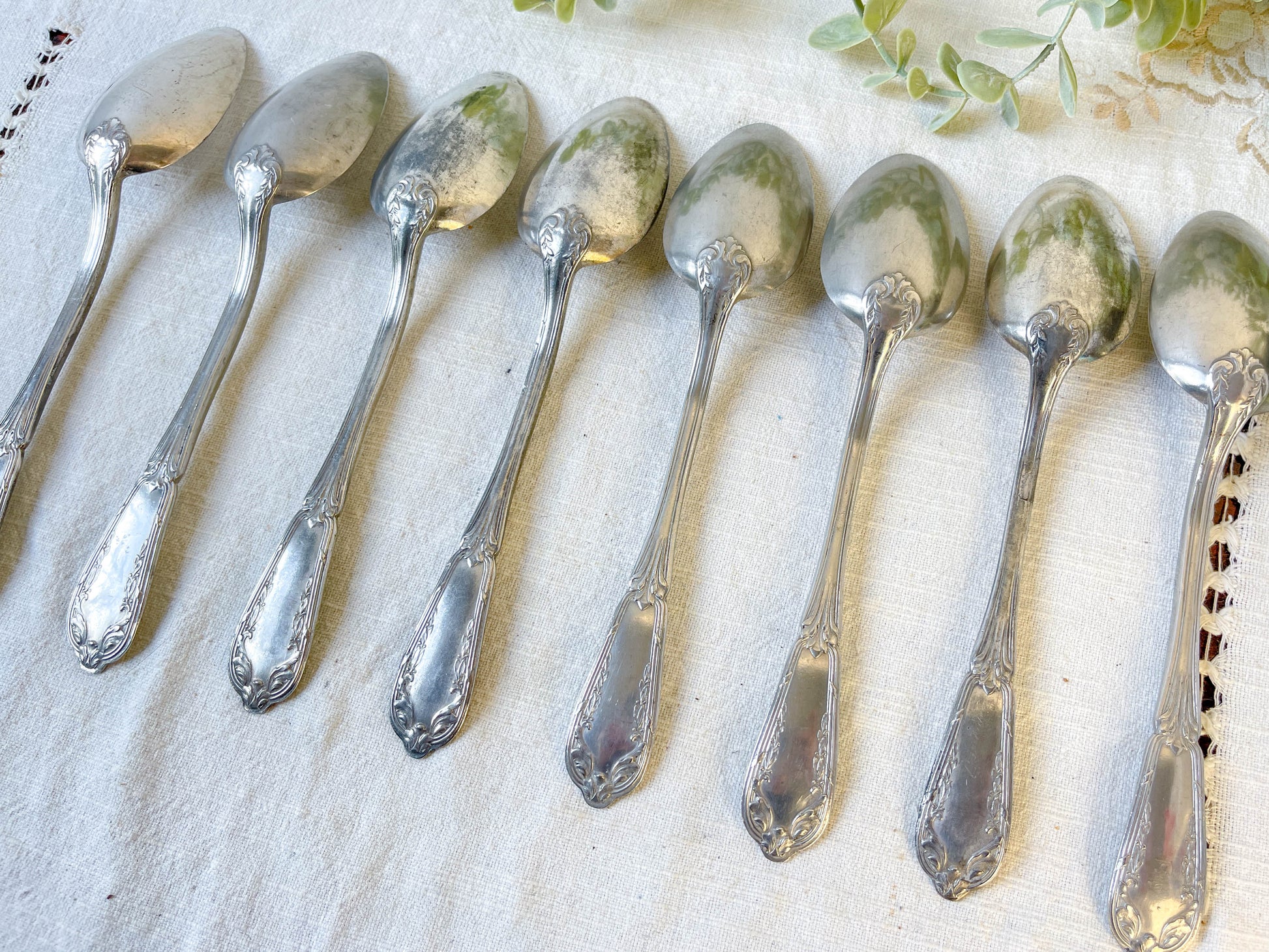 Ensemble de 8 cuillères à soupe vintage
