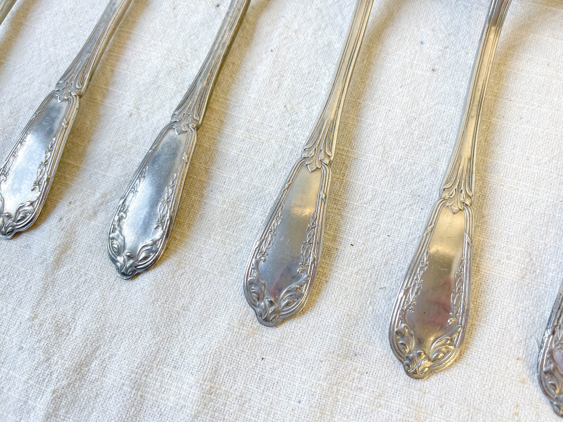 Ensemble de 8 cuillères à soupe vintage