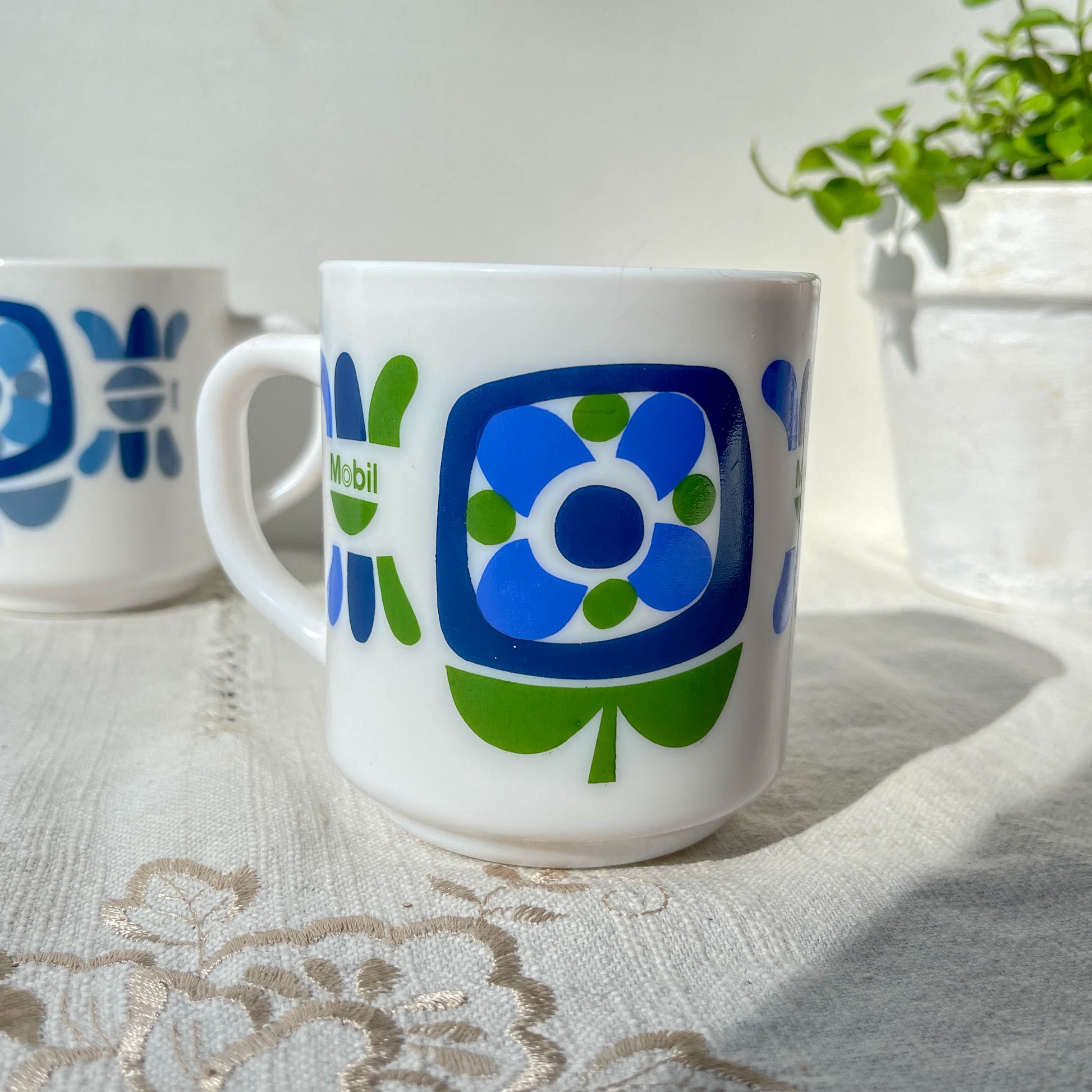 Service à café vintage MOBIL Arcopal – Tasses et pichet Made in France